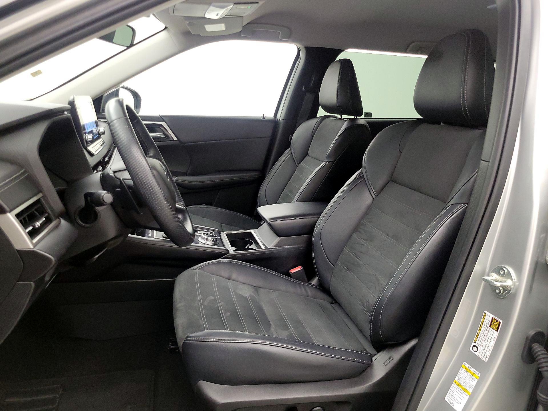 Thumbnail: 2022 Mitsubishi Outlander - 11