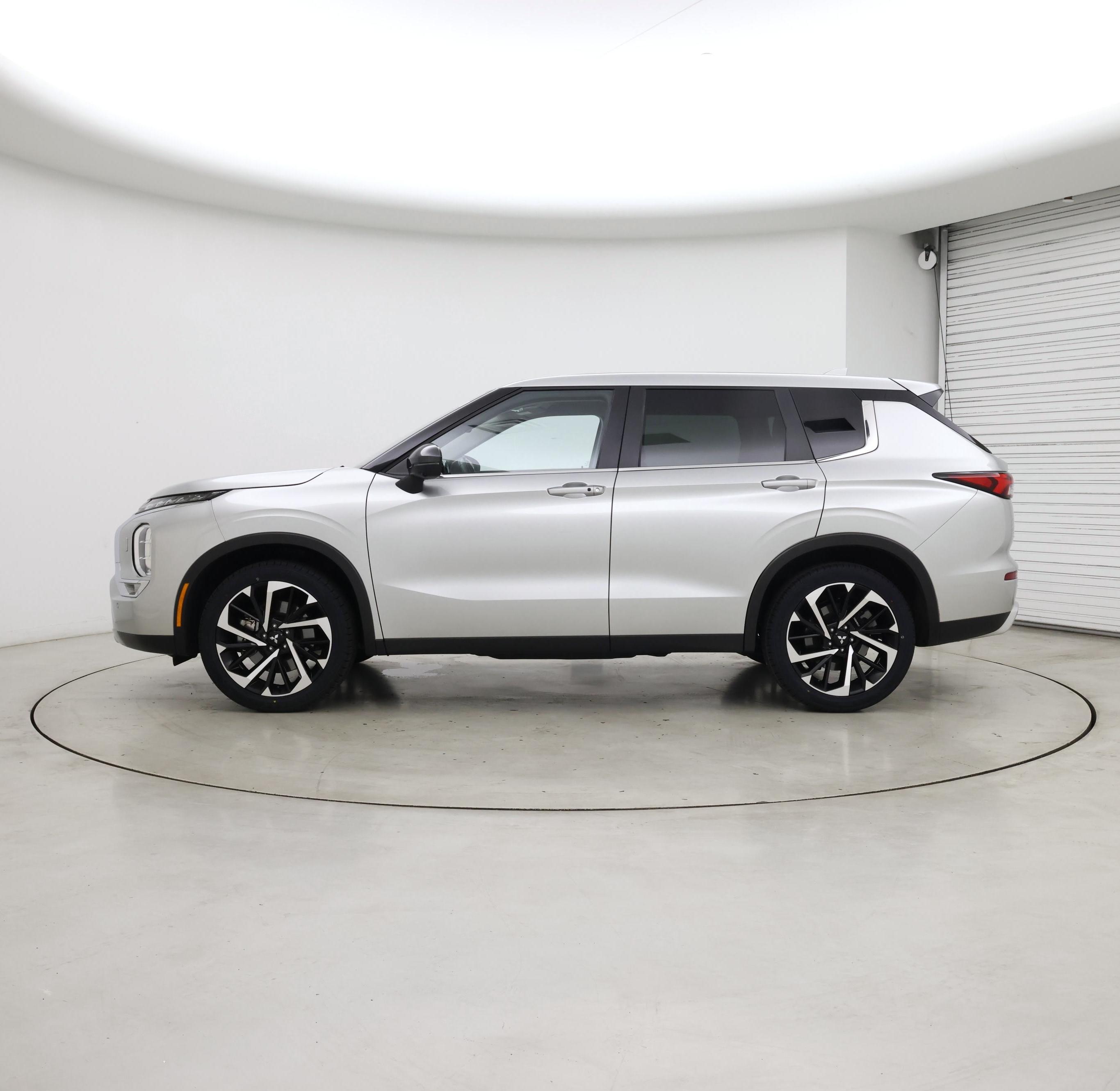Thumbnail: 2022 Mitsubishi Outlander - 3