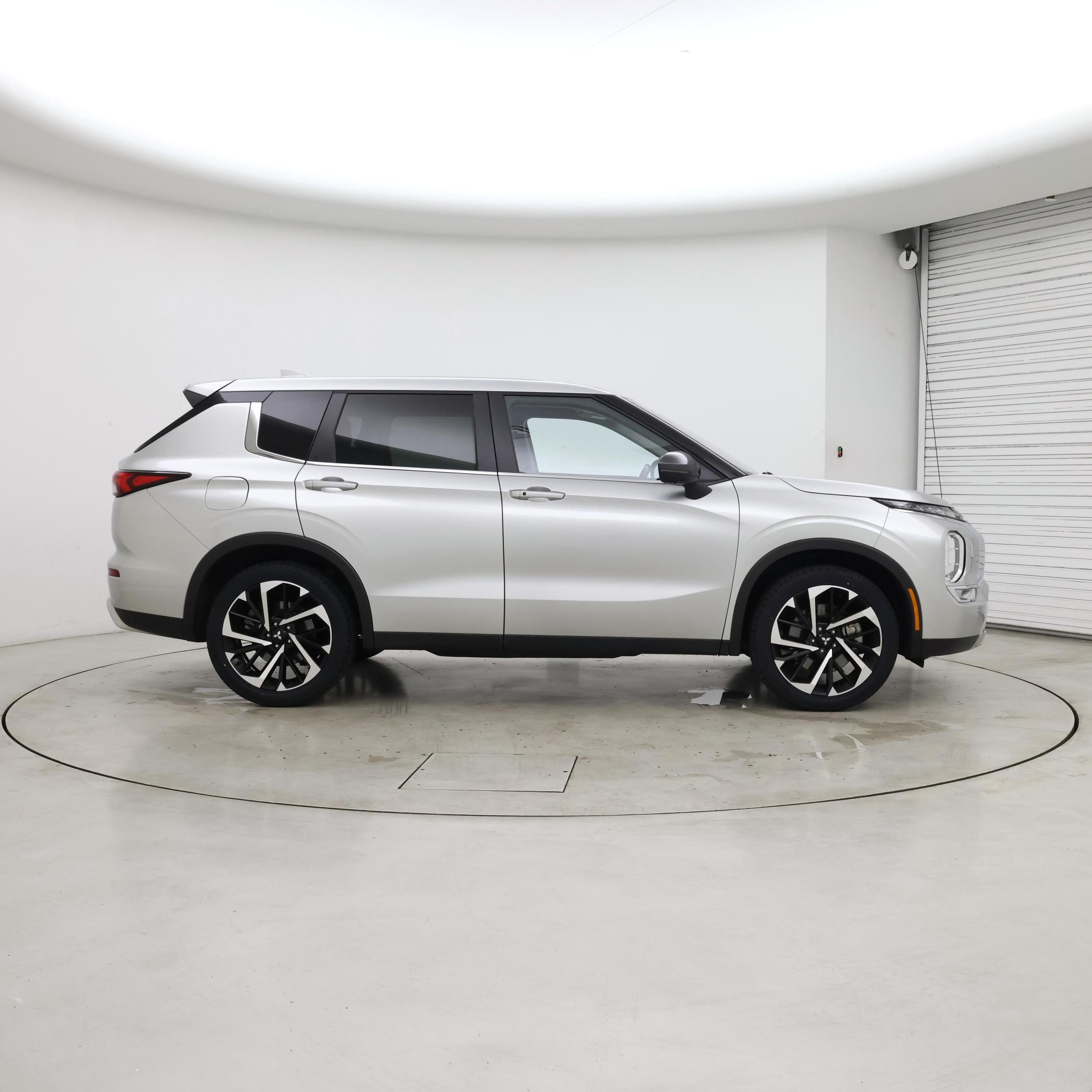Thumbnail: 2022 Mitsubishi Outlander - 7