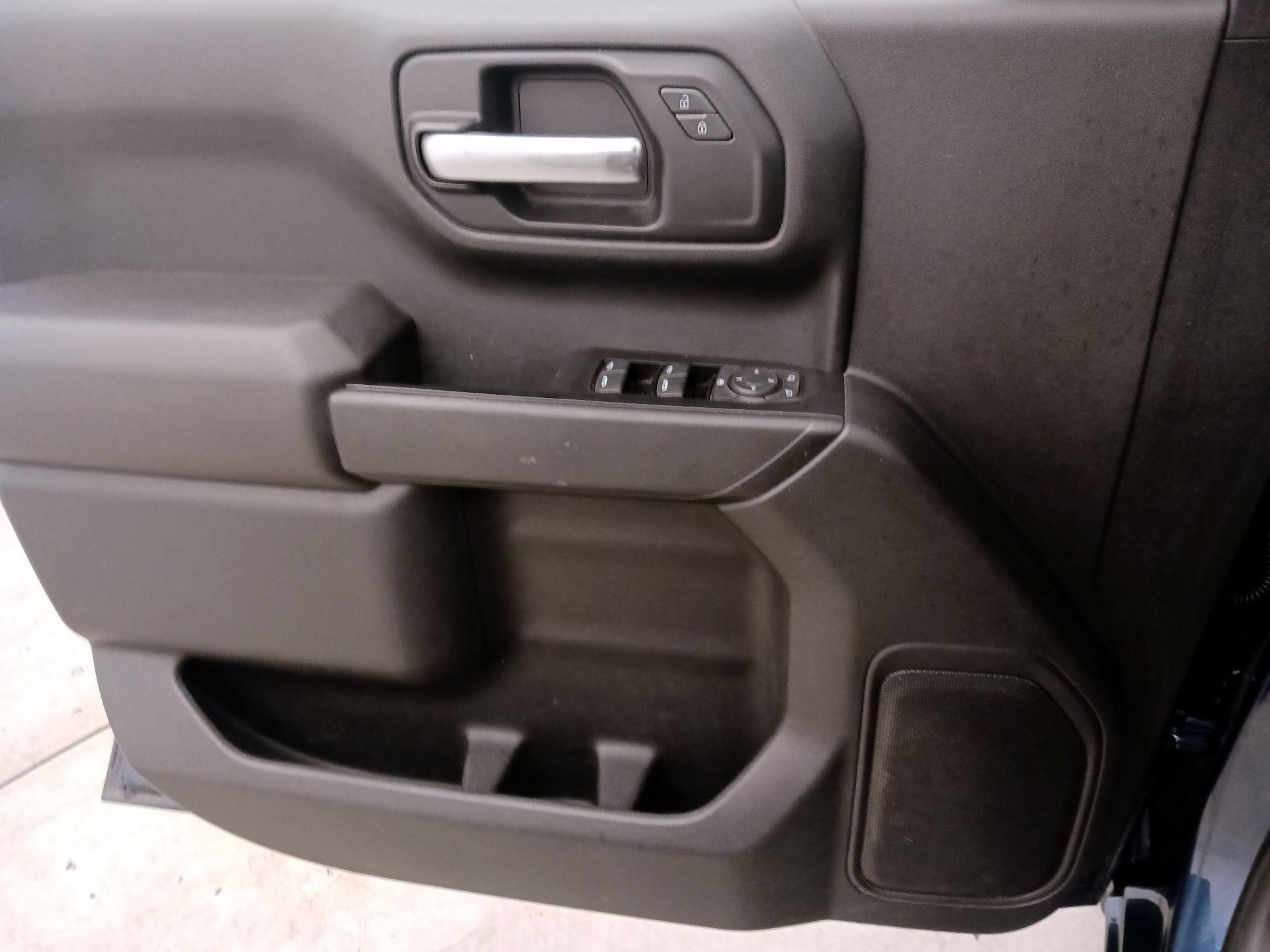 Thumbnail: 2019 Chevrolet Silverado 1500 - 12