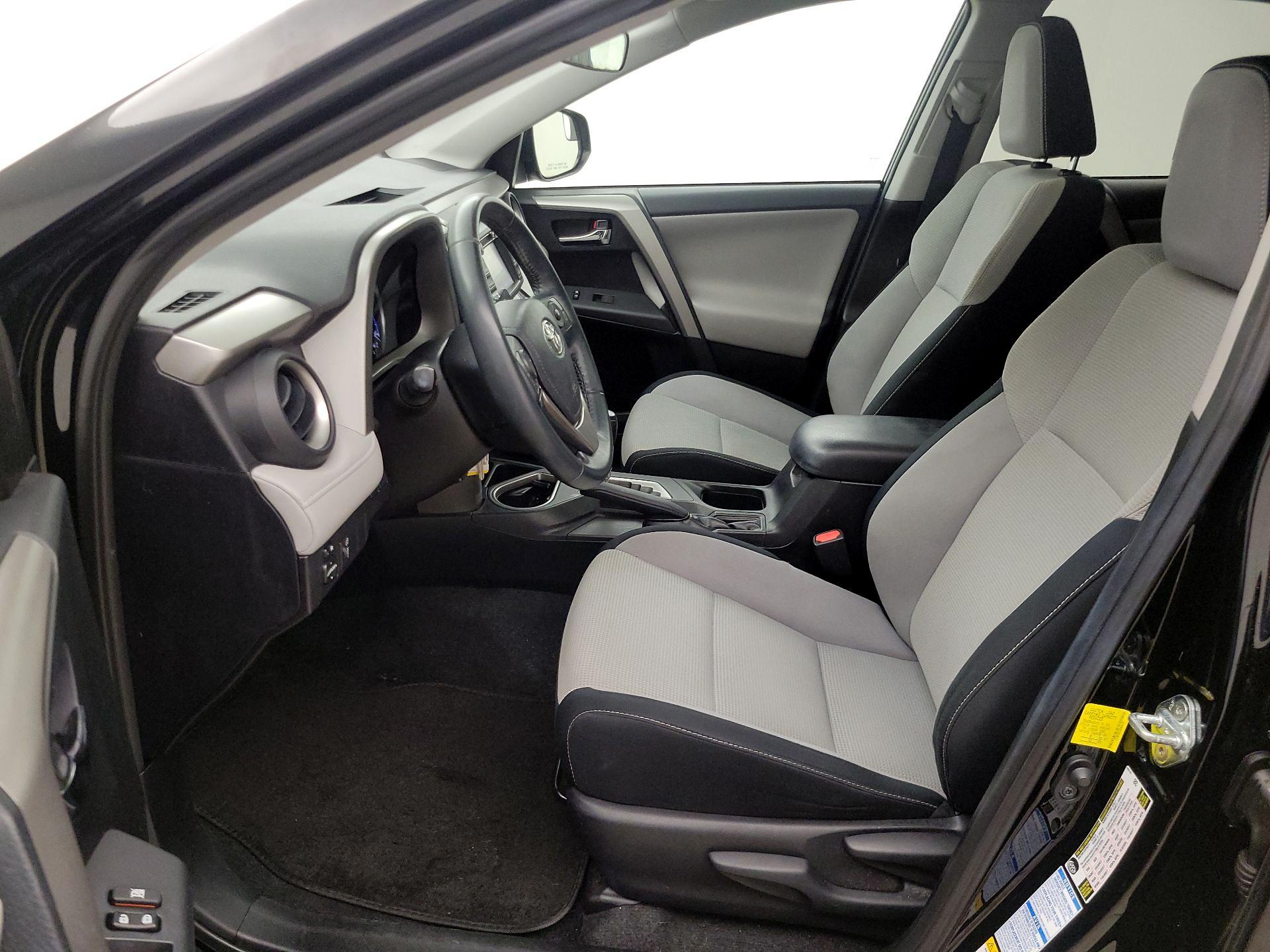 Thumbnail: 2016 Toyota RAV4 - 11