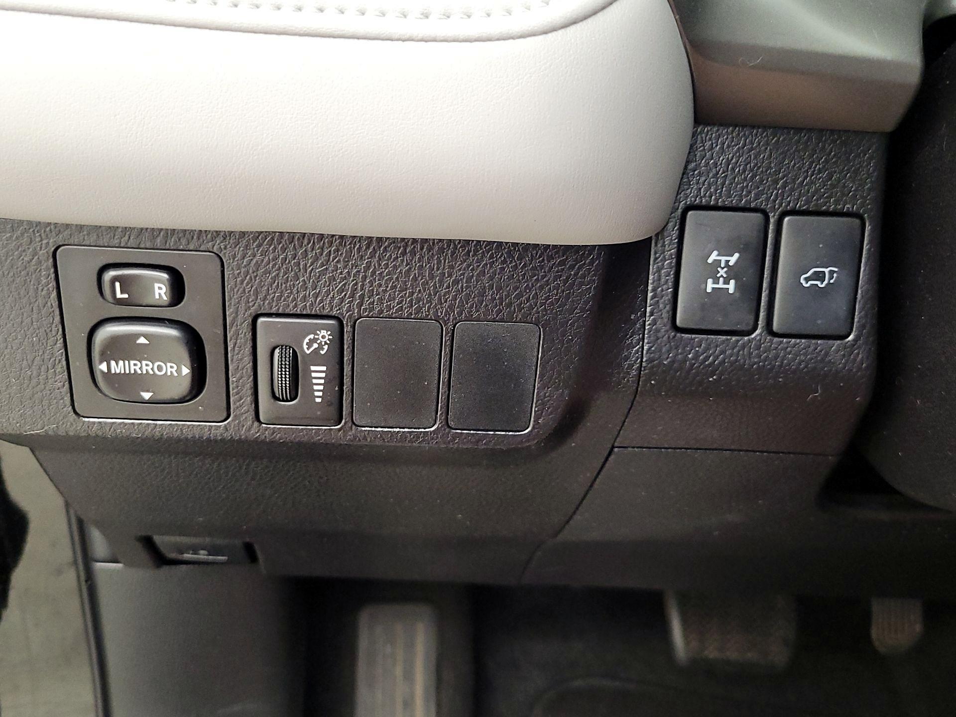 Thumbnail: 2016 Toyota RAV4 - 13