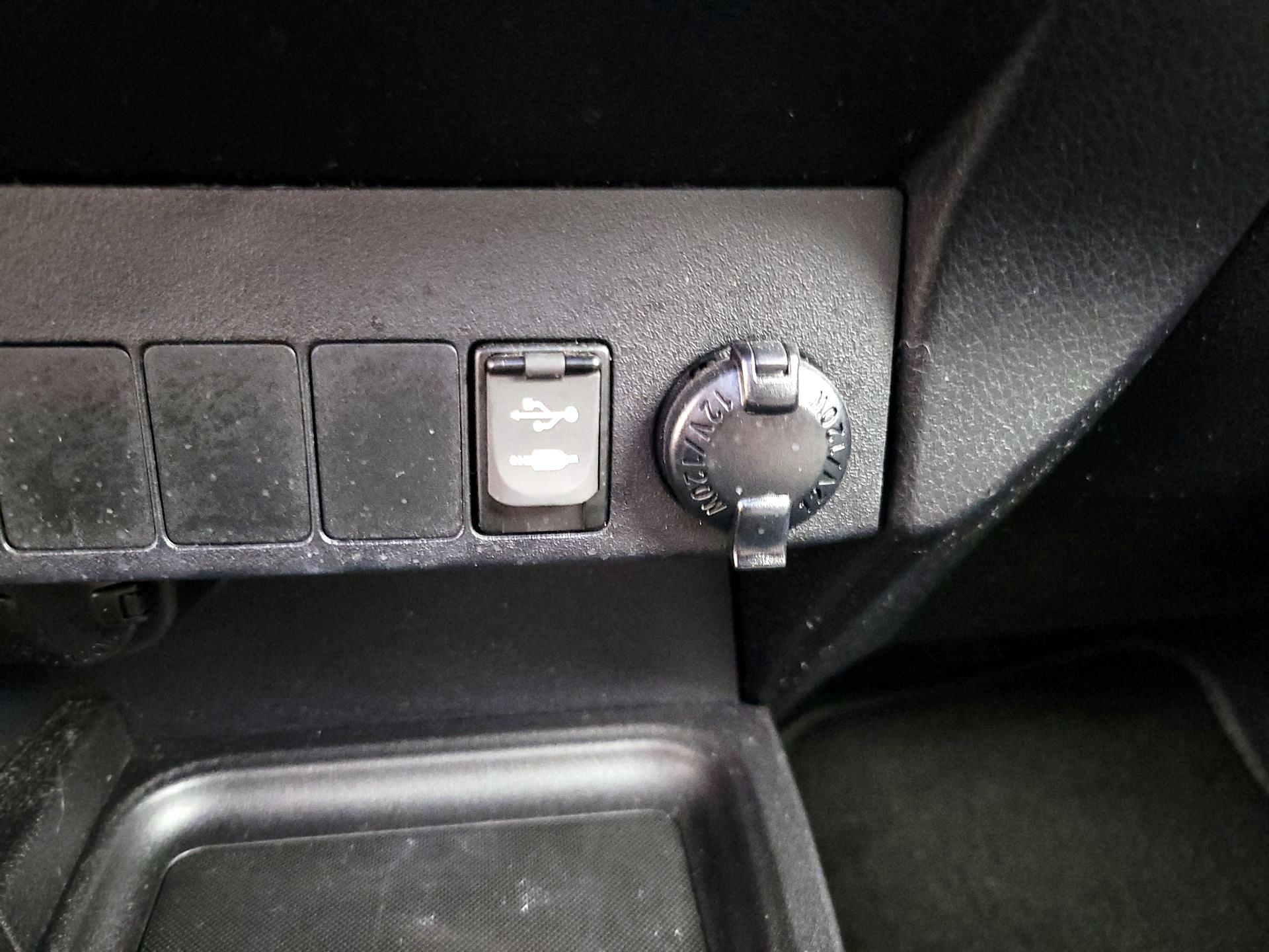 Thumbnail: 2016 Toyota RAV4 - 18