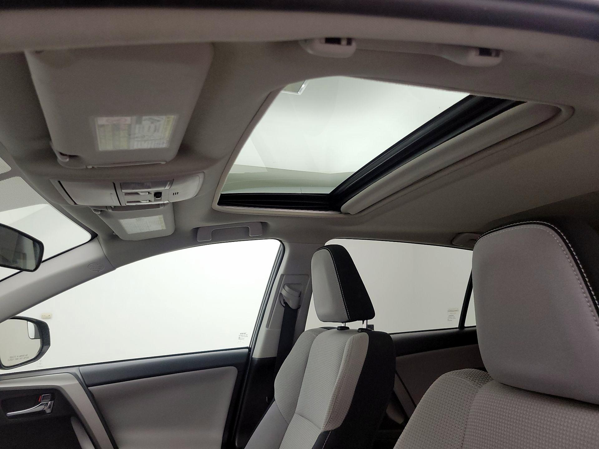 Thumbnail: 2016 Toyota RAV4 - 19
