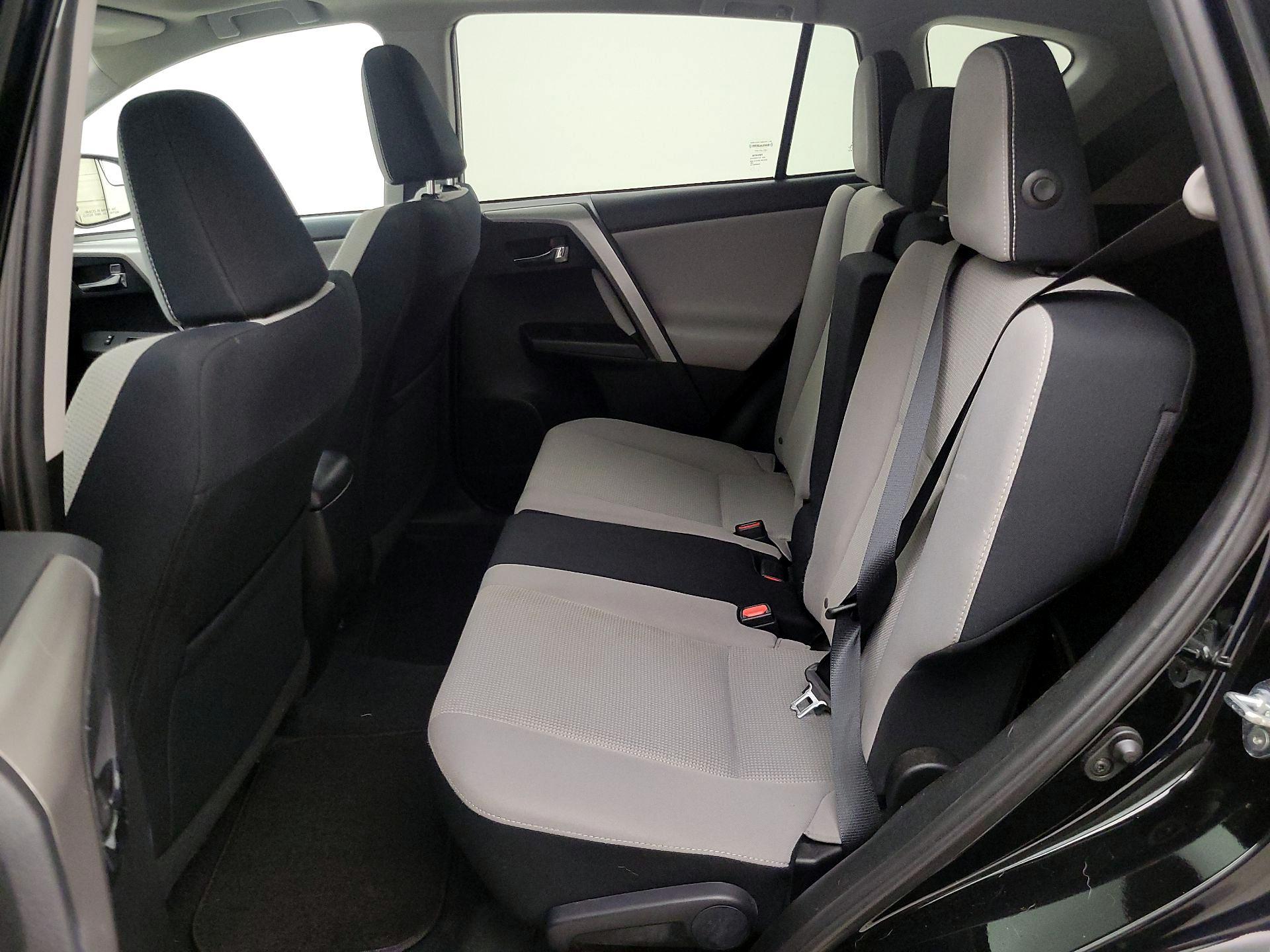 Thumbnail: 2016 Toyota RAV4 - 20