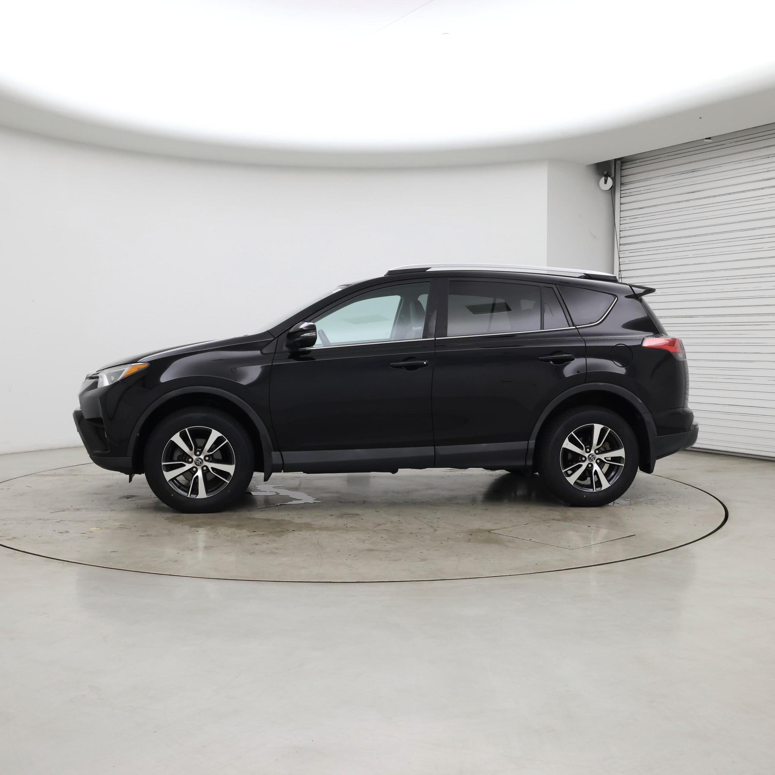 Thumbnail: 2016 Toyota RAV4 - 3