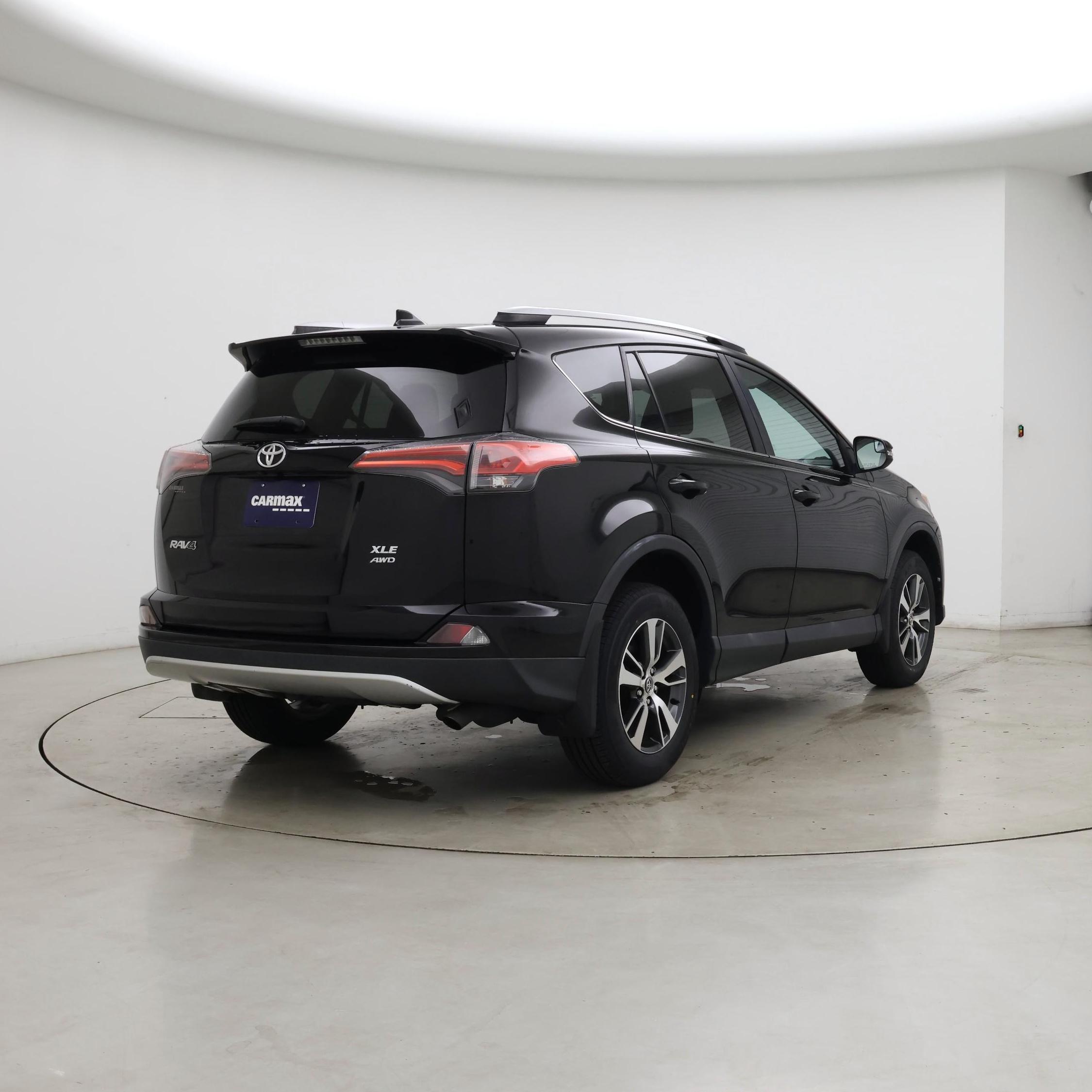 Thumbnail: 2016 Toyota RAV4 - 8