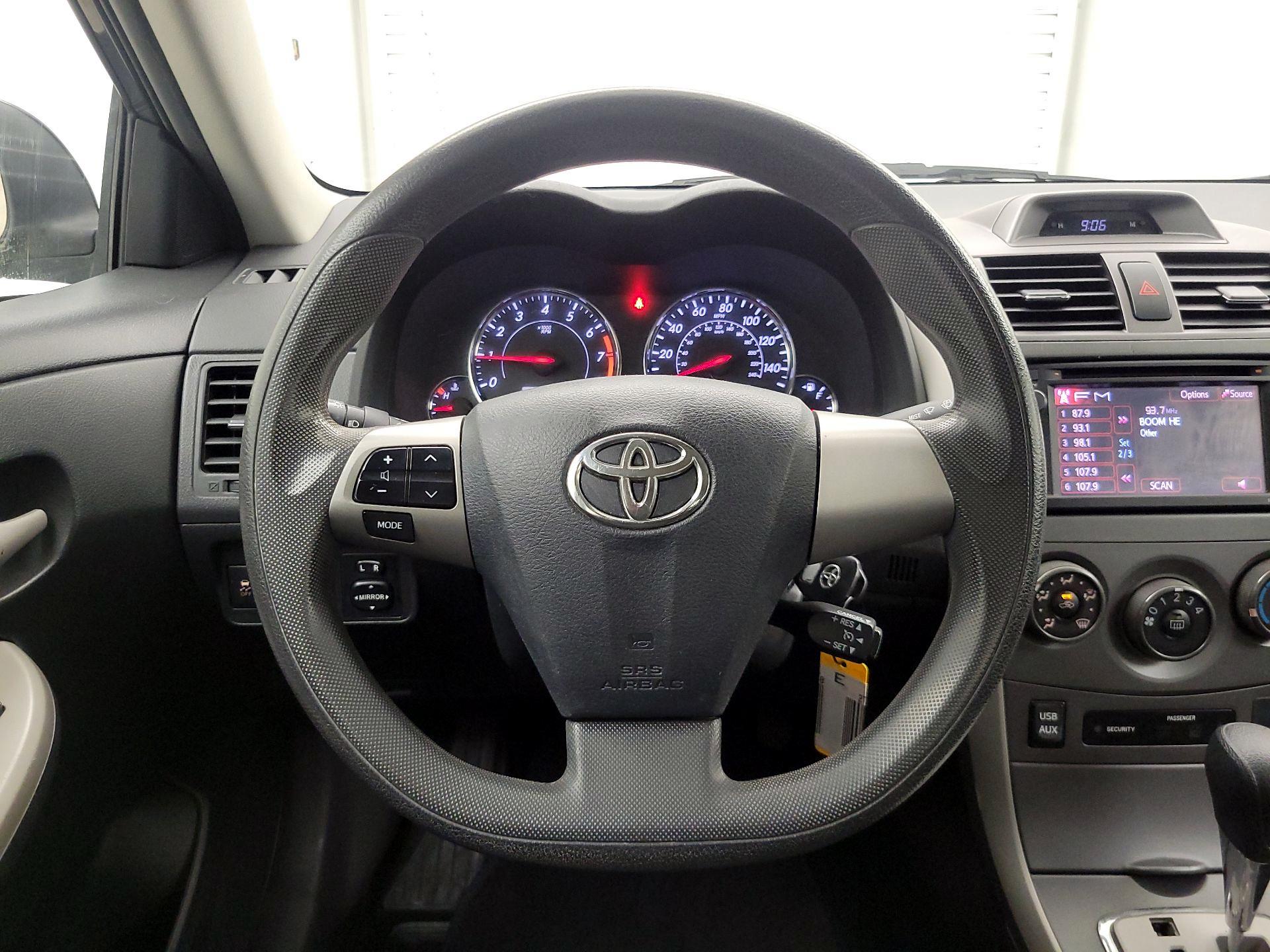 Thumbnail: 2013 Toyota Corolla - 10