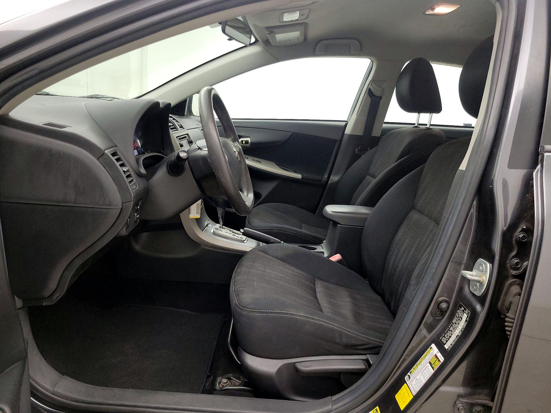 Thumbnail: 2013 Toyota Corolla - 11