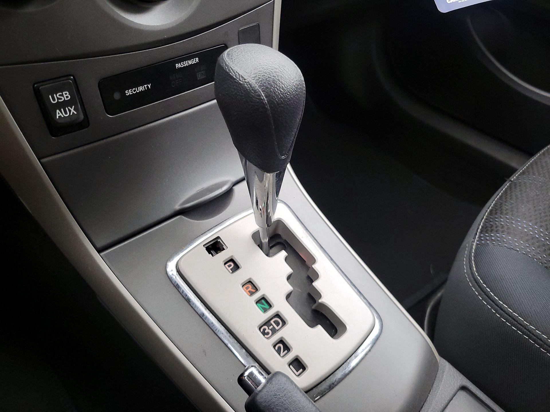 Thumbnail: 2013 Toyota Corolla - 16