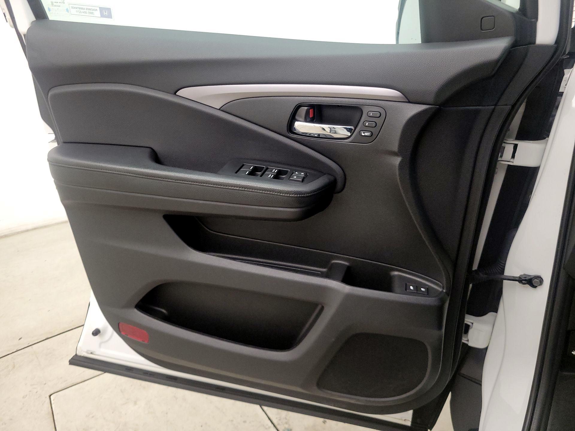 Thumbnail: 2020 Honda Pilot - 12
