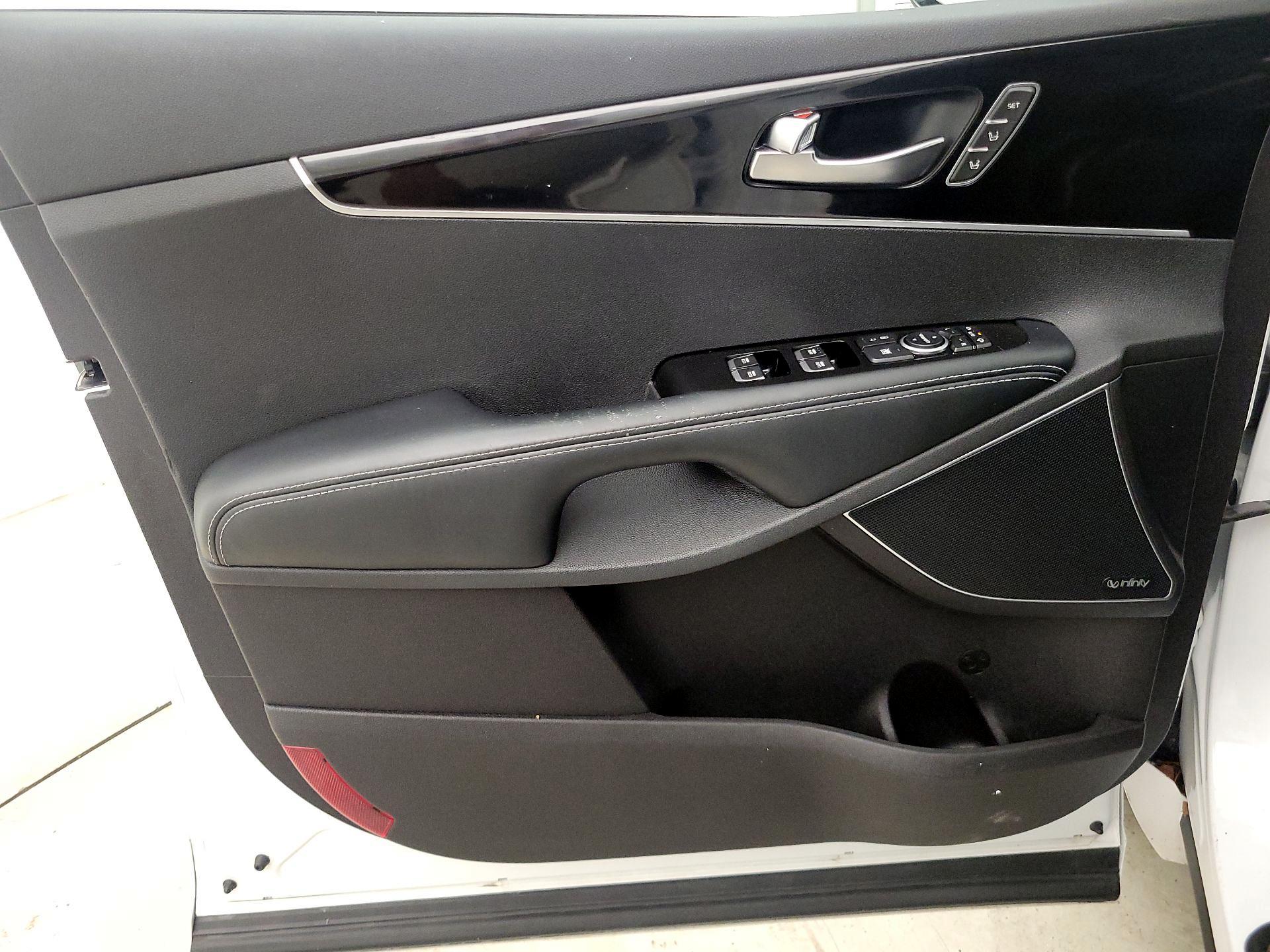 Thumbnail: 2016 Kia Sorento - 12