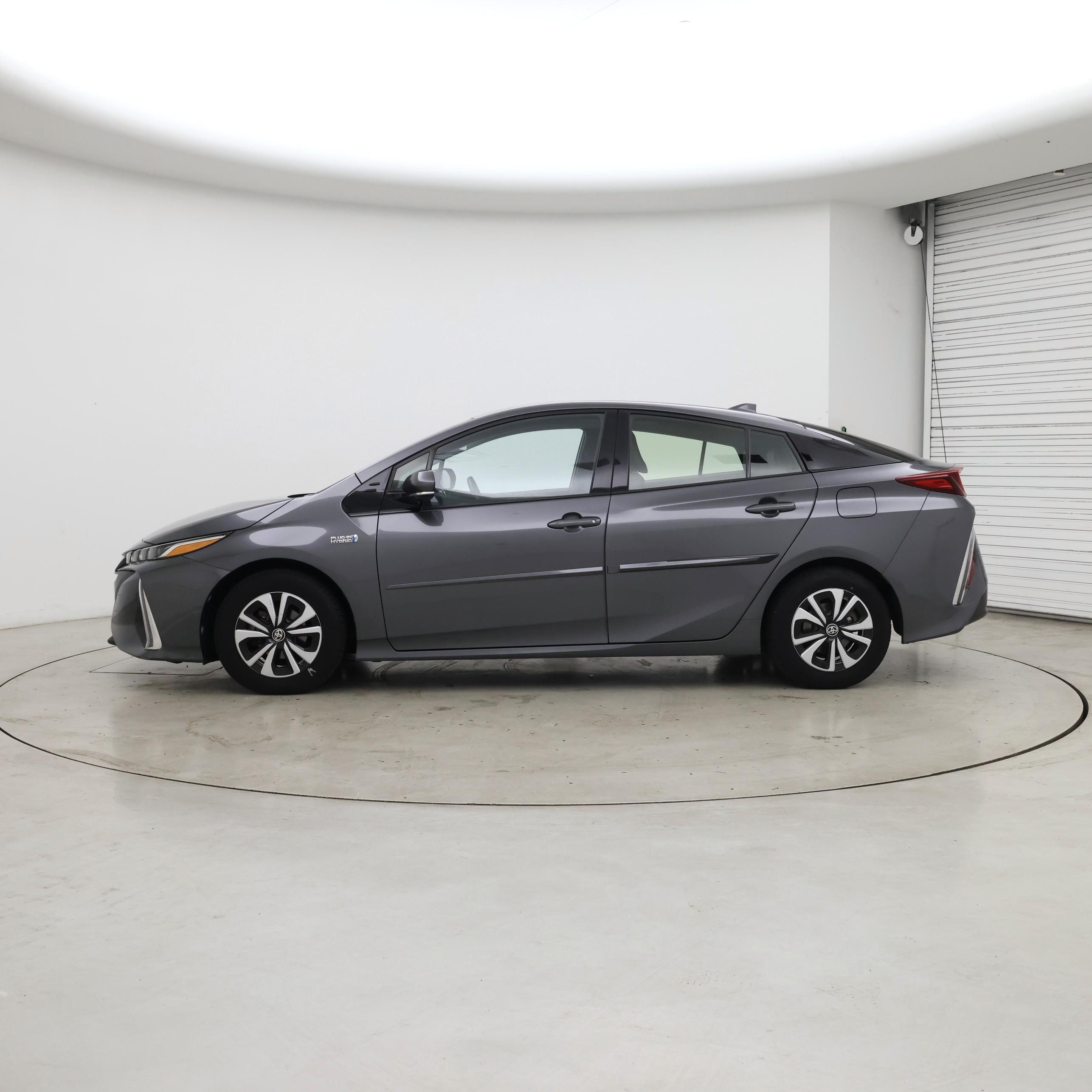 Thumbnail: 2017 Toyota Prius Prime - 3