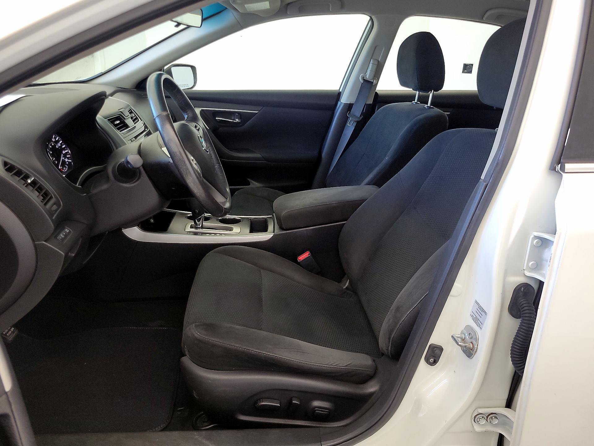 Thumbnail: 2015 Nissan Altima - 11