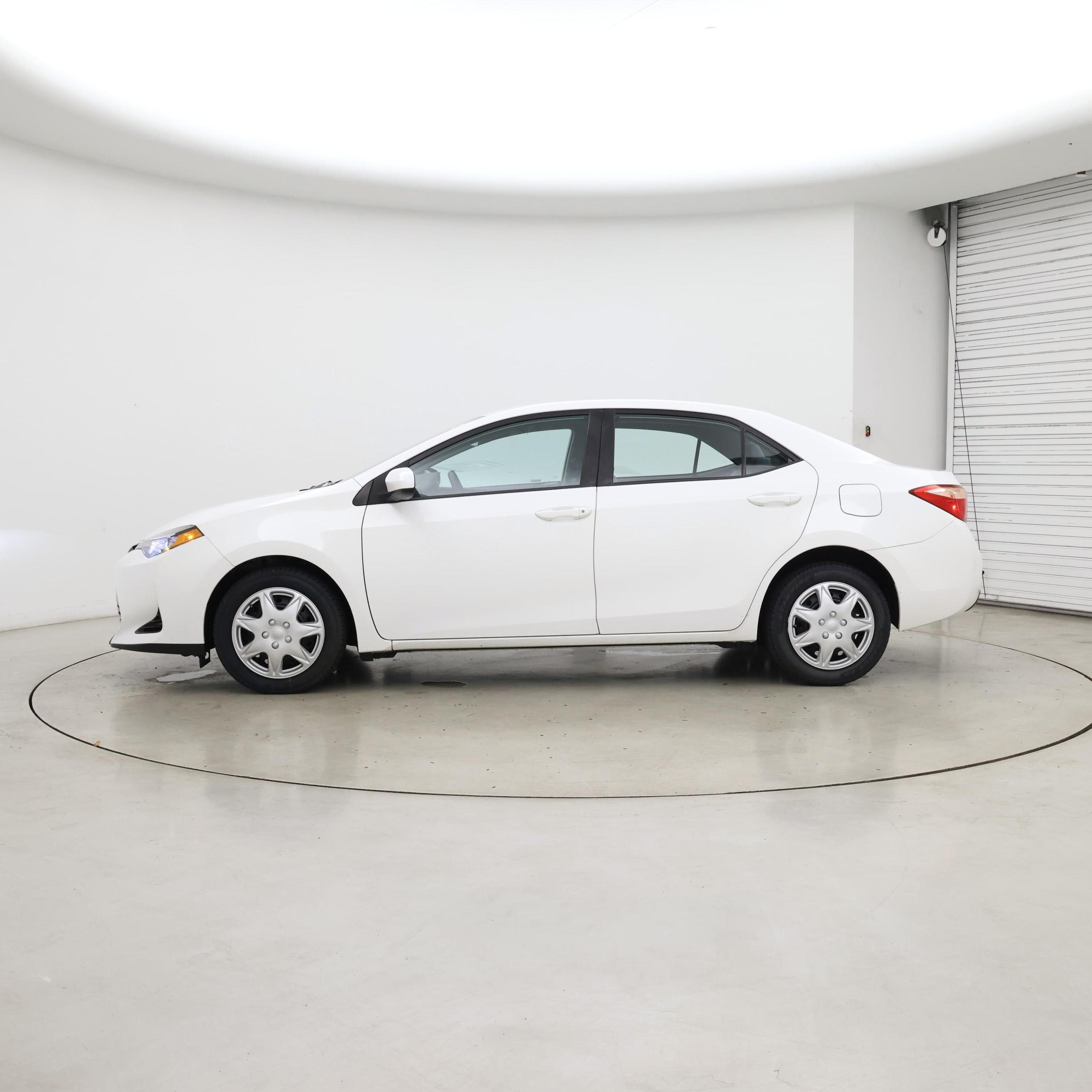 Thumbnail: 2017 Toyota Corolla - 3