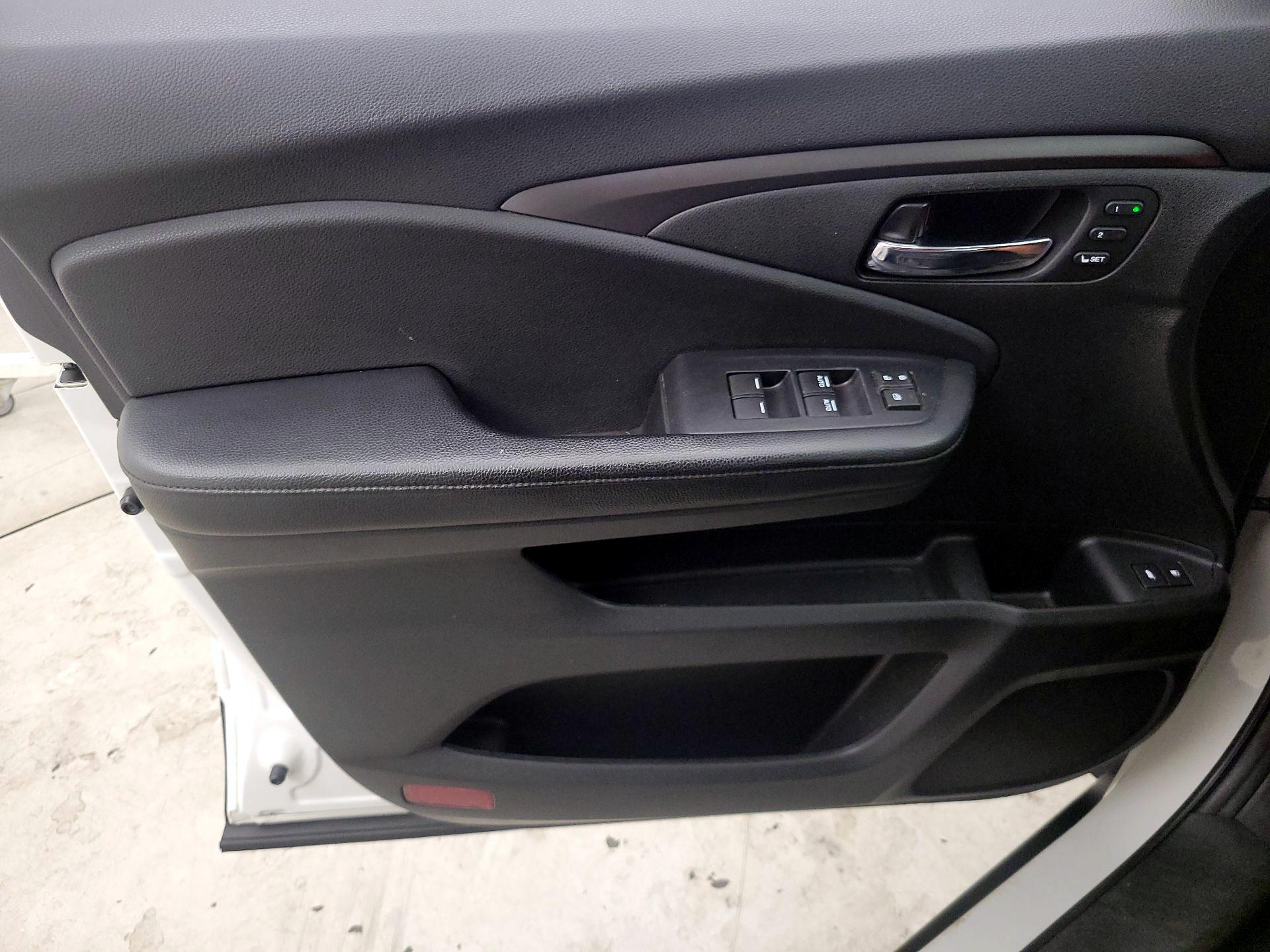 Thumbnail: 2019 Honda Passport - 12