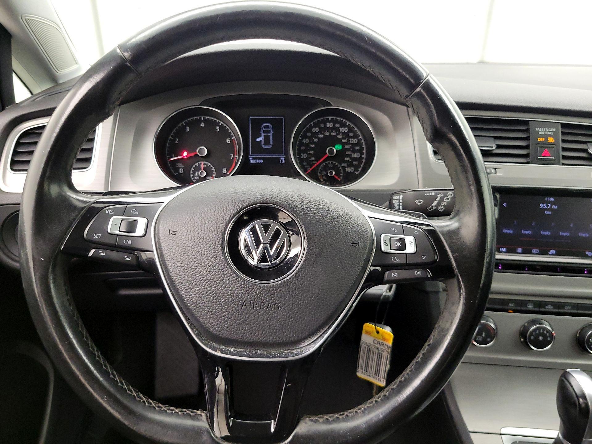 Thumbnail: 2015 Volkswagen Golf - 10