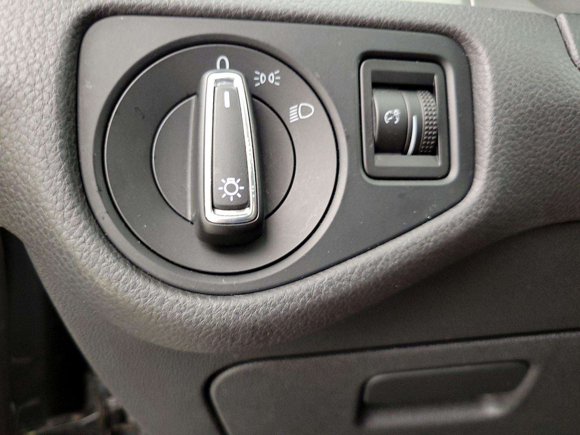 Thumbnail: 2015 Volkswagen Golf - 13