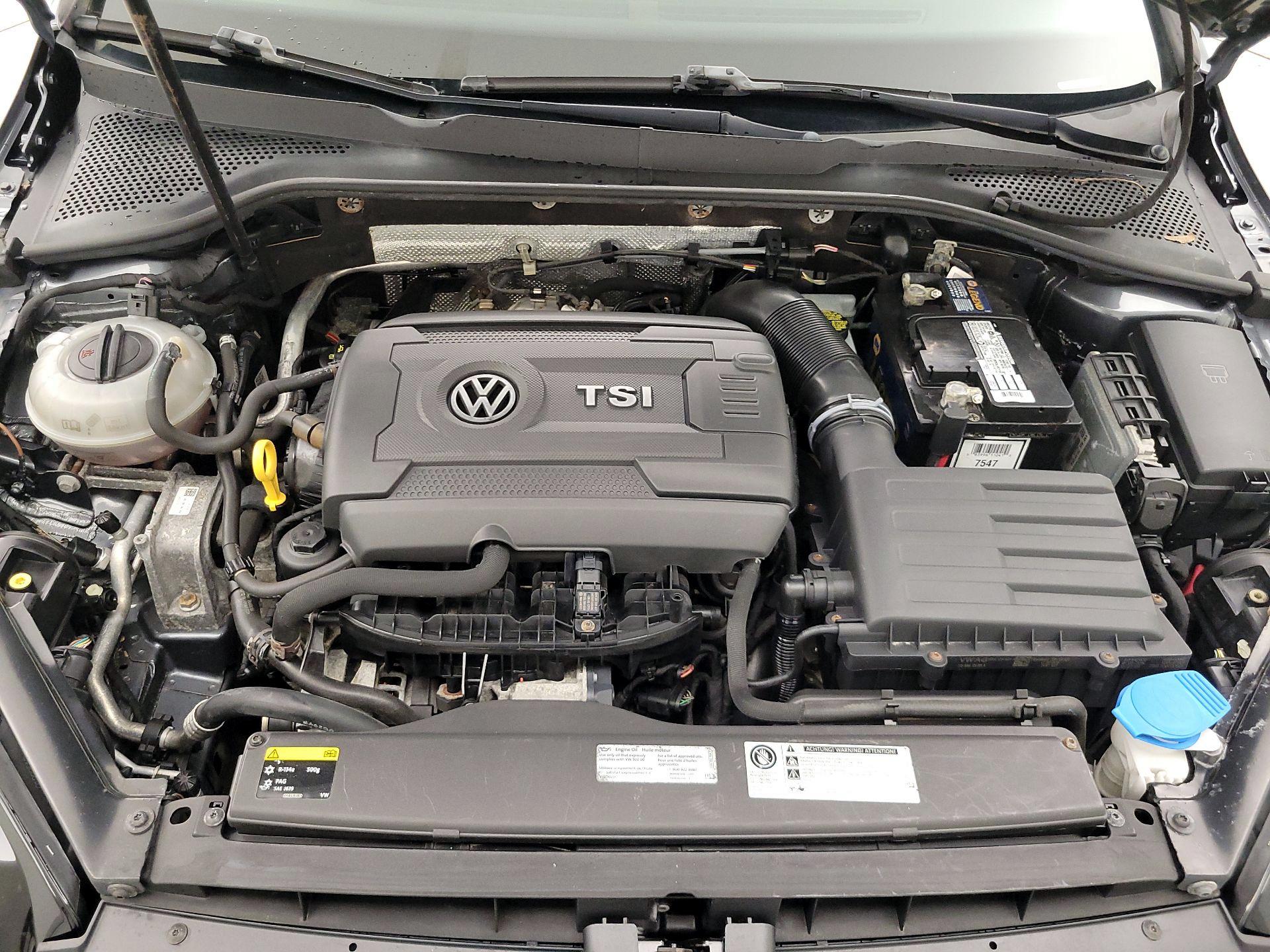 Thumbnail: 2015 Volkswagen Golf - 20