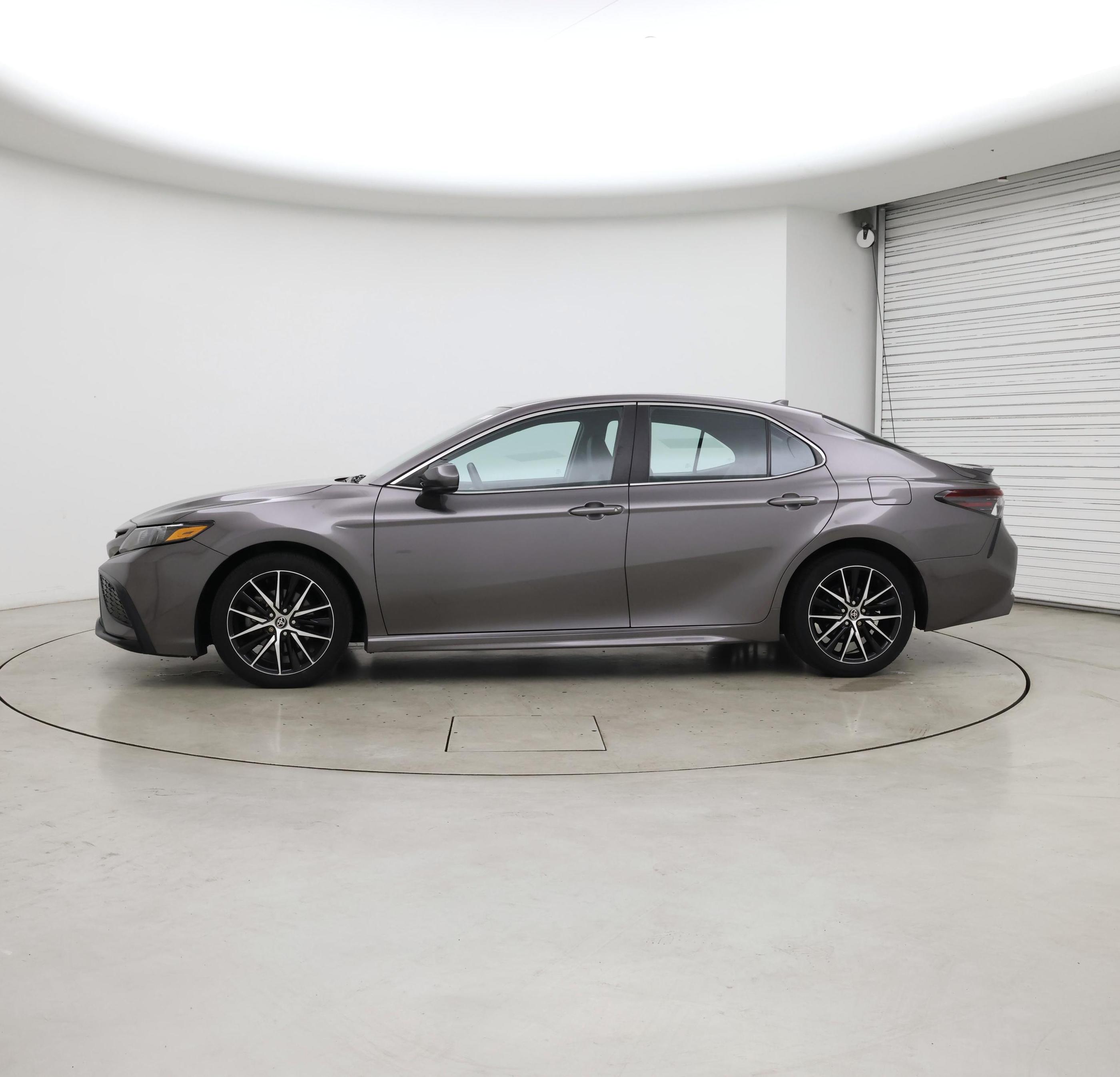 Thumbnail: 2021 Toyota Camry - 3