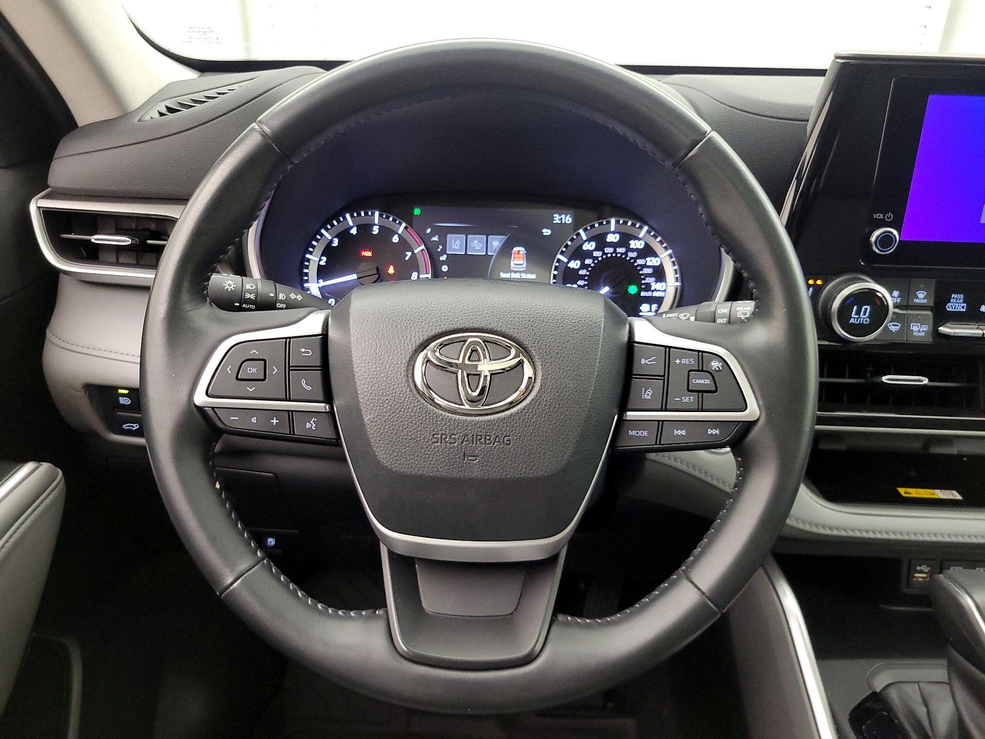 Thumbnail: 2023 Toyota Highlander - 10