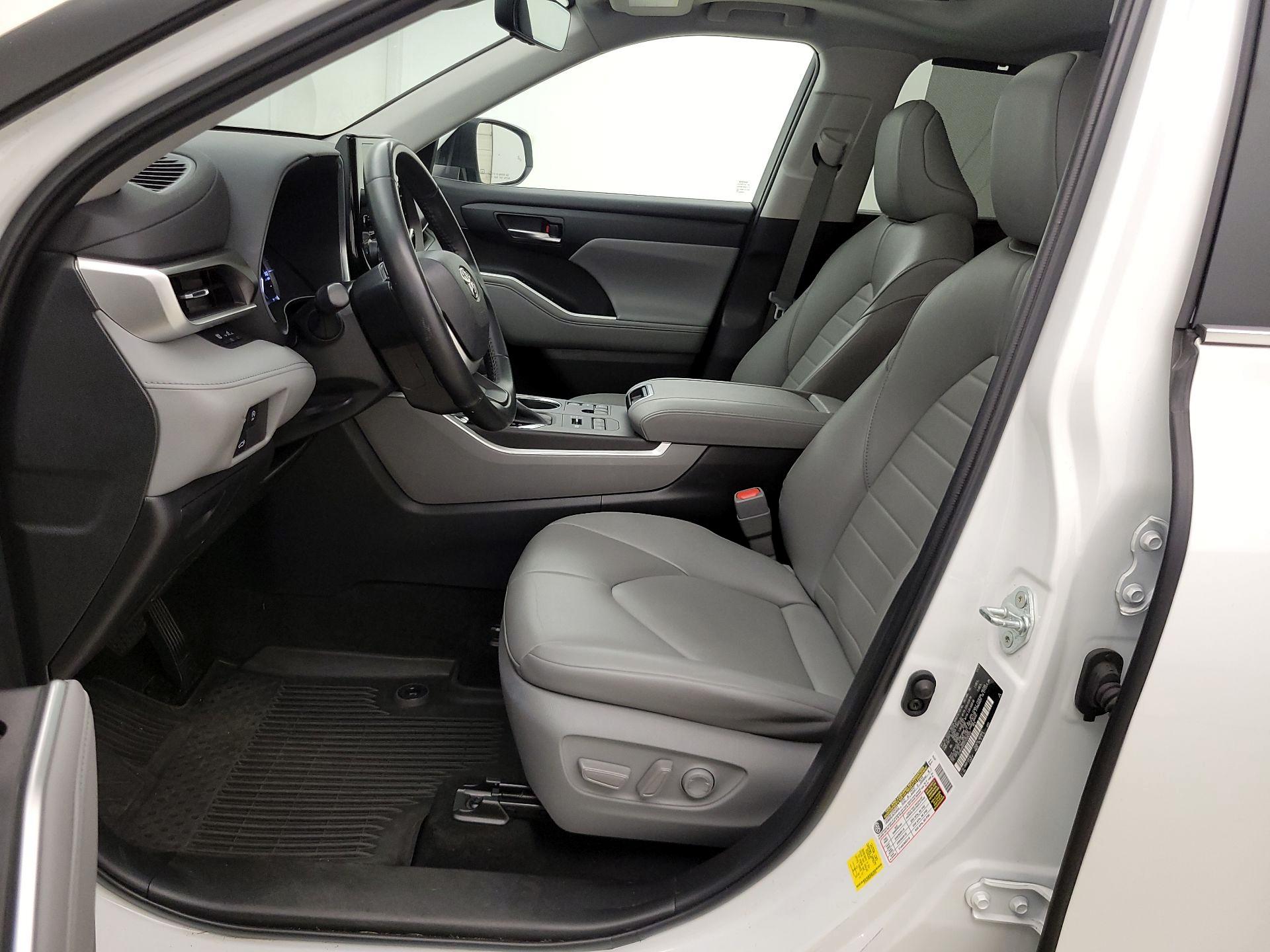Thumbnail: 2023 Toyota Highlander - 11
