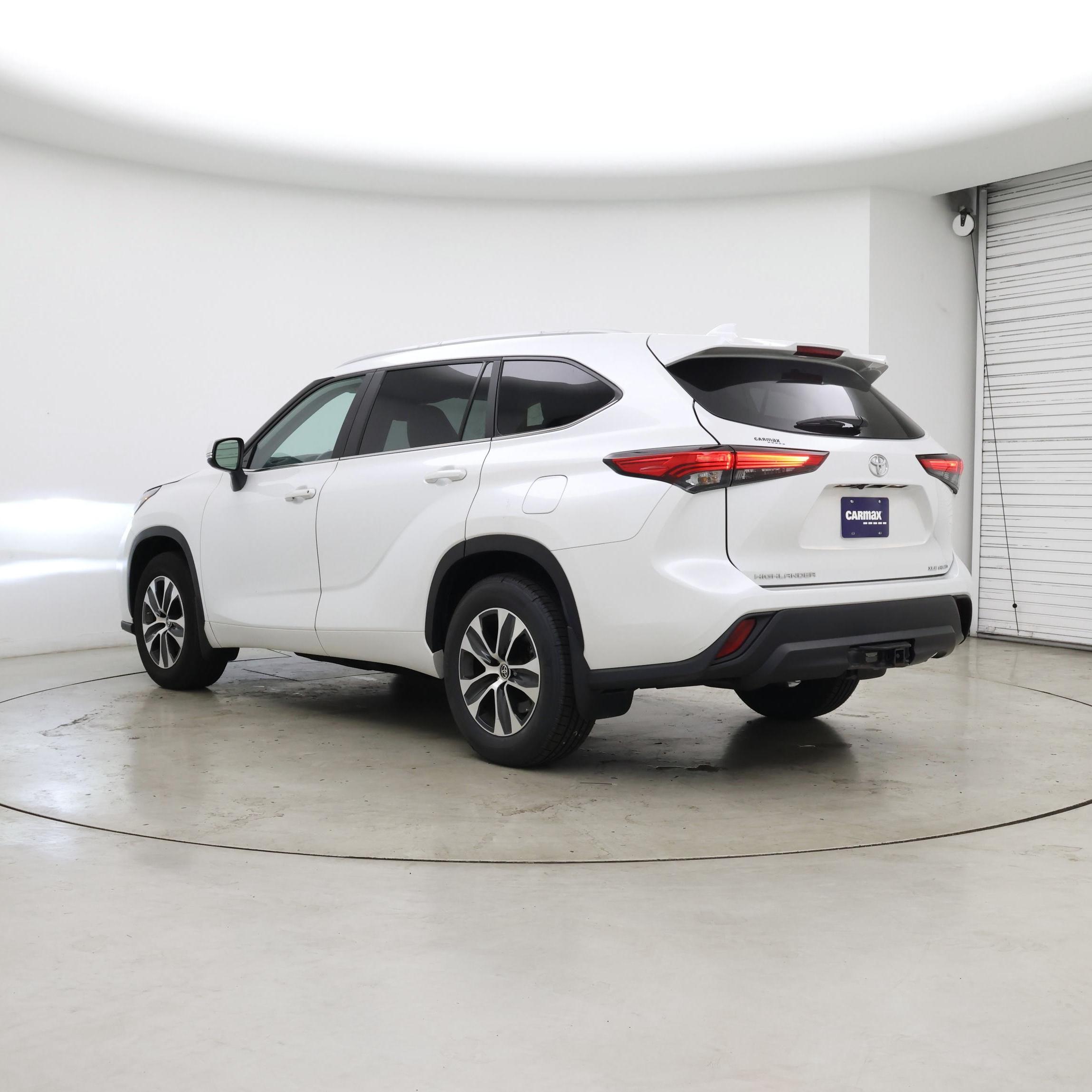 Thumbnail: 2023 Toyota Highlander - 2