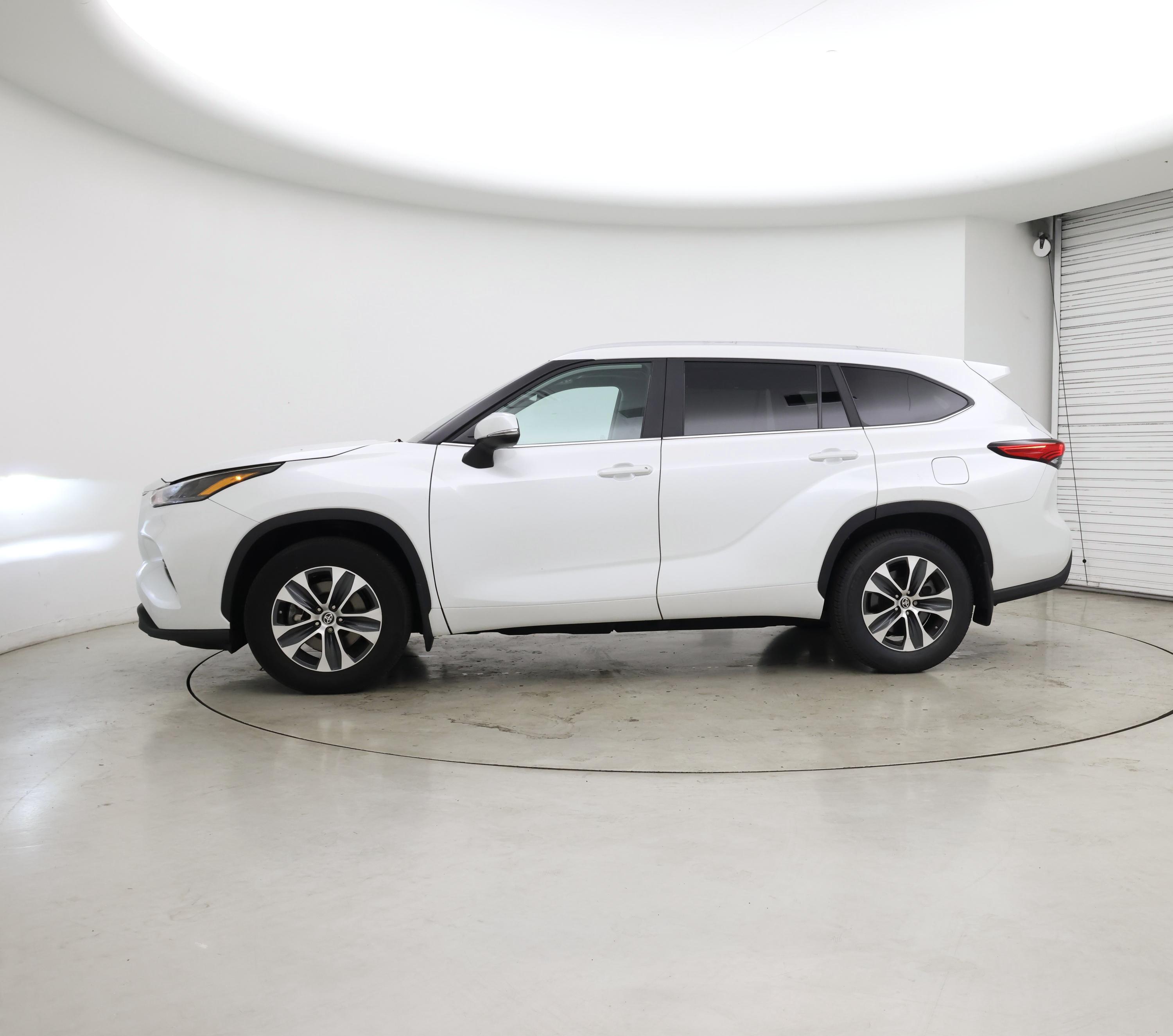 Thumbnail: 2023 Toyota Highlander - 3