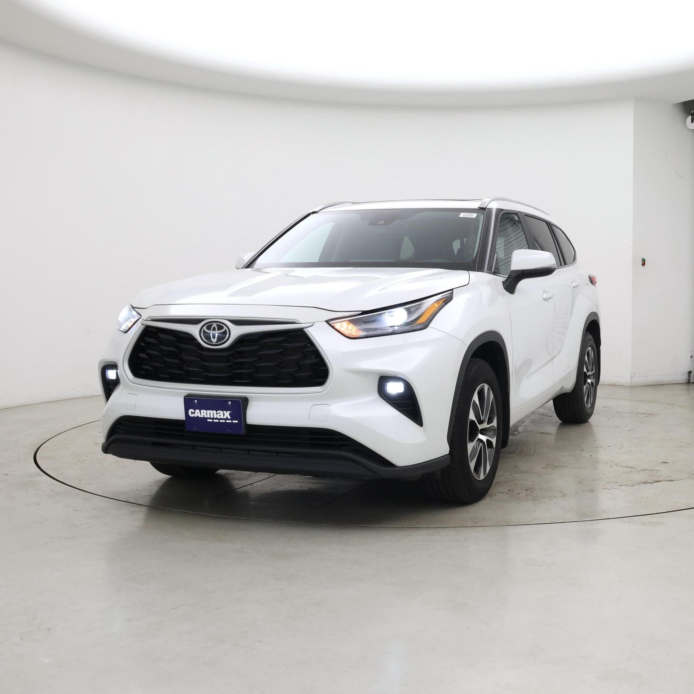 Thumbnail: 2023 Toyota Highlander - 4
