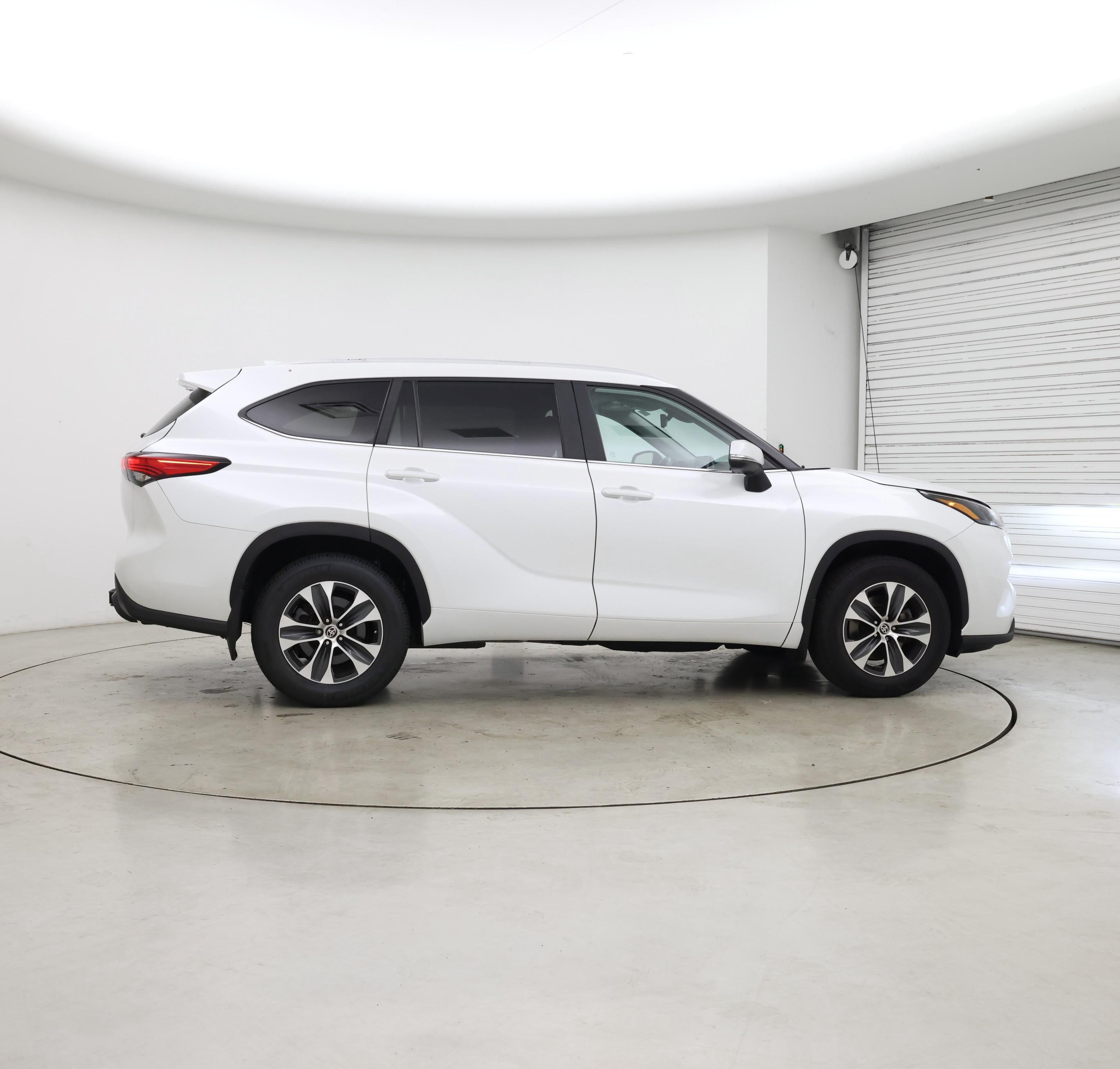 Thumbnail: 2023 Toyota Highlander - 7