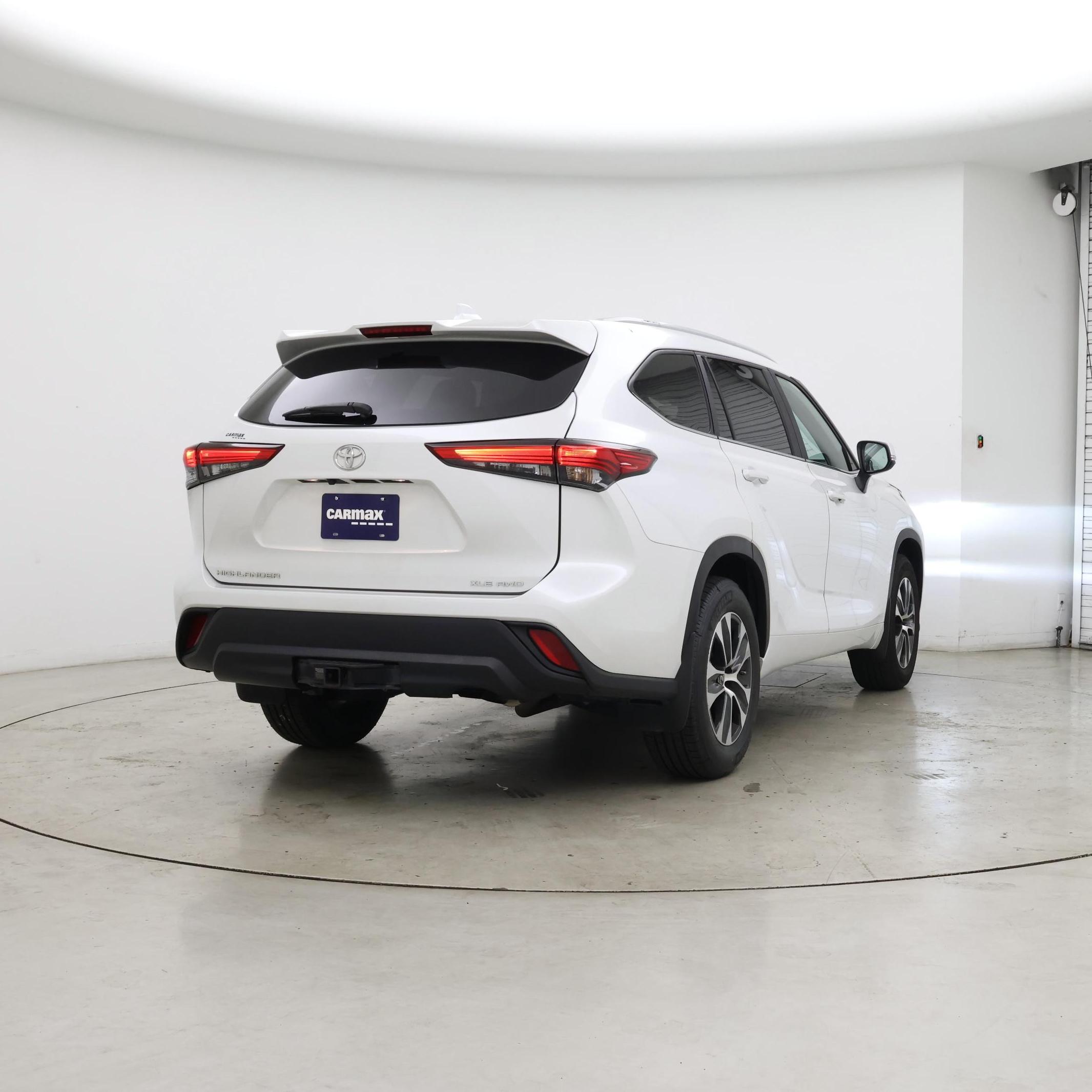 Thumbnail: 2023 Toyota Highlander - 8