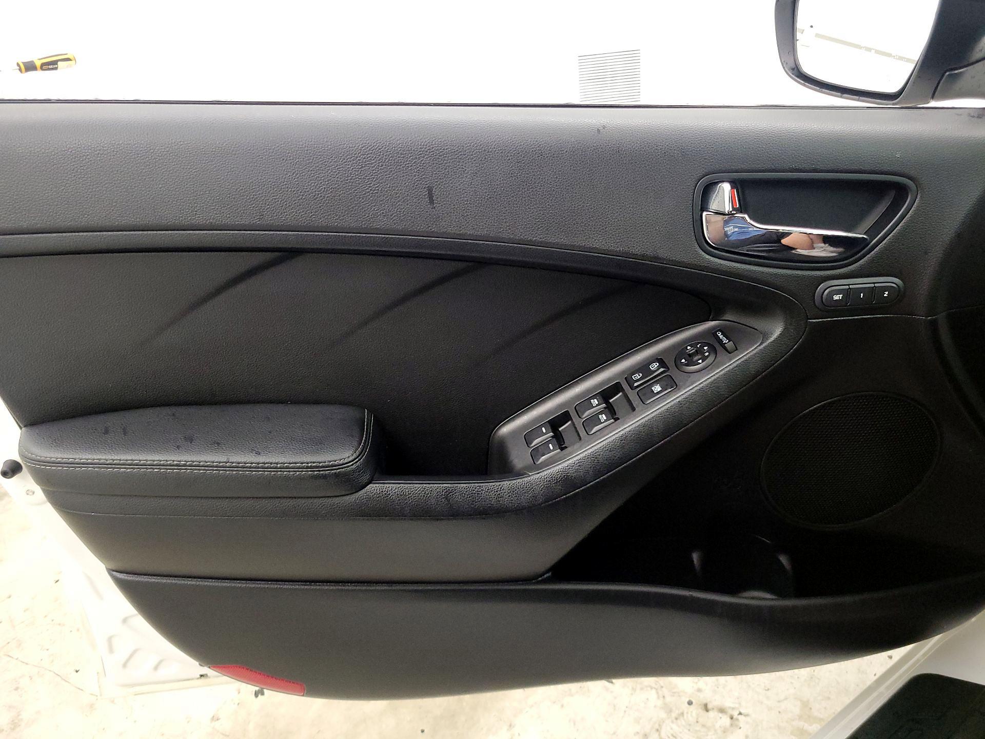 Thumbnail: 2016 Kia Forte - 12