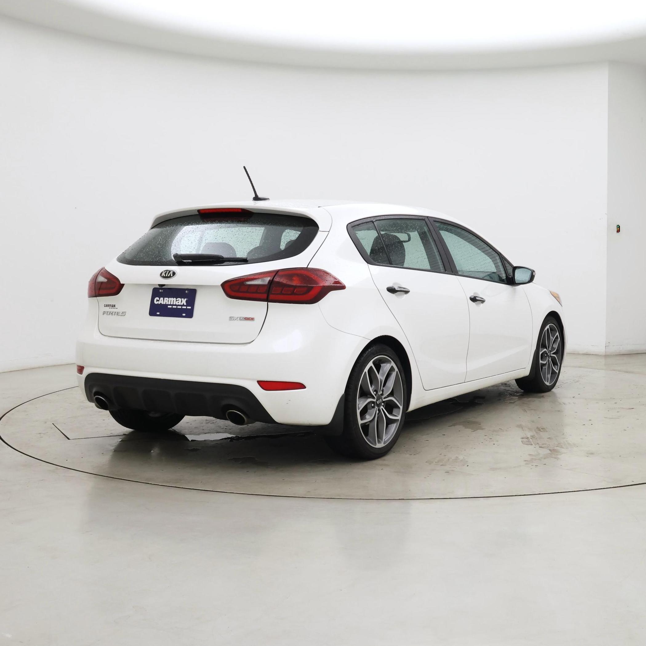 Thumbnail: 2016 Kia Forte - 8