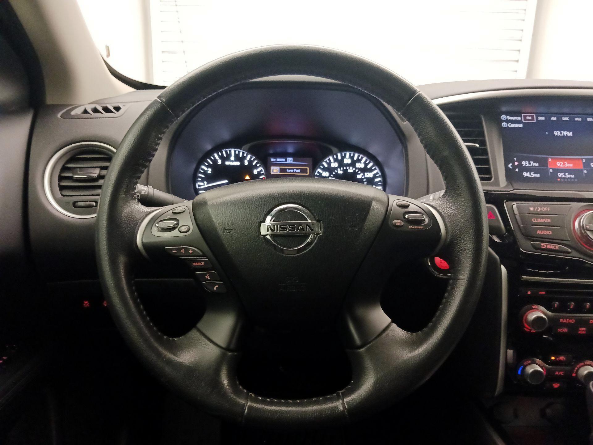 Thumbnail: 2017 Nissan Pathfinder - 10
