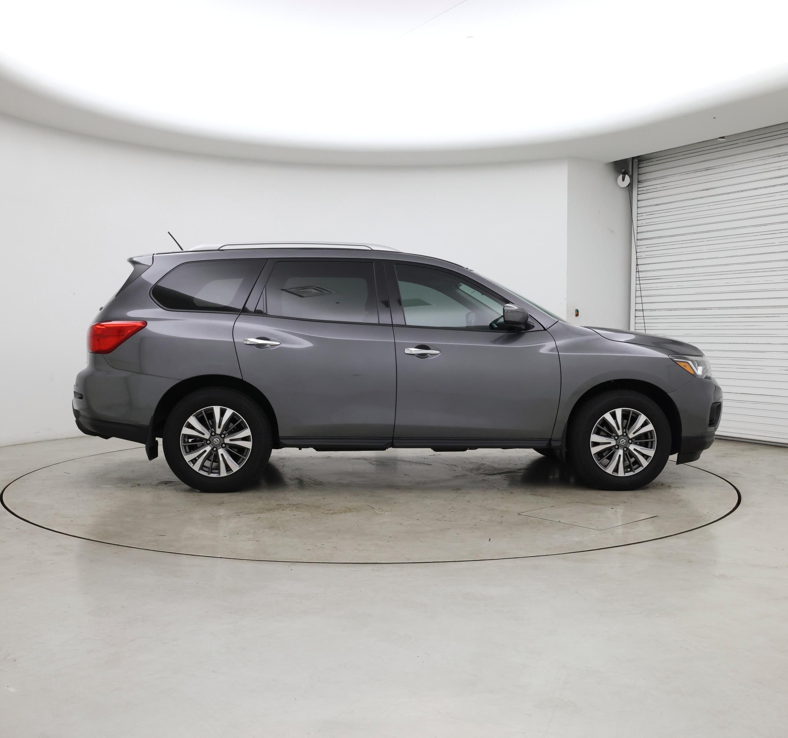 Thumbnail: 2017 Nissan Pathfinder - 7