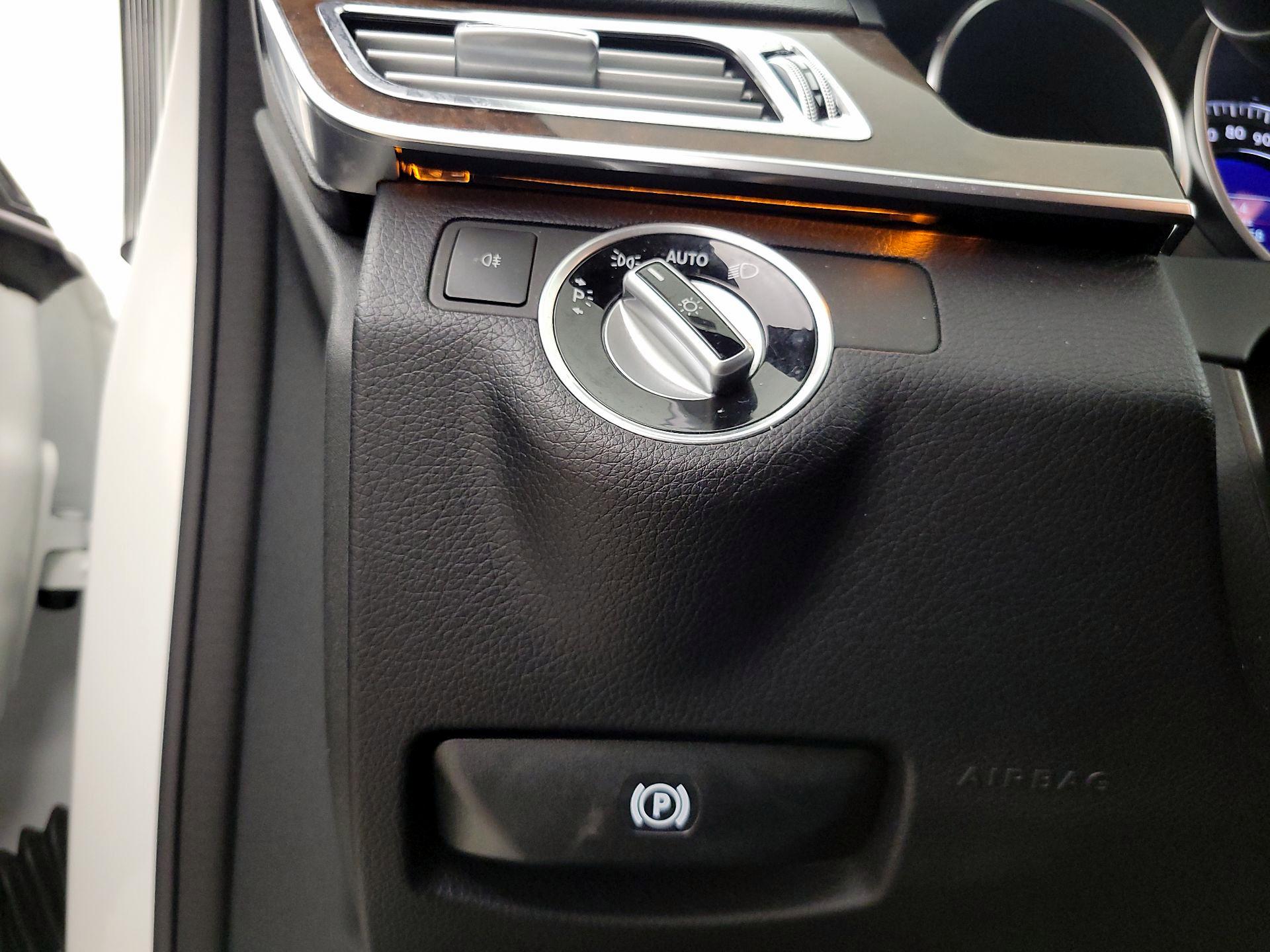 Thumbnail: 2016 Mercedes-Benz E-Class - 13