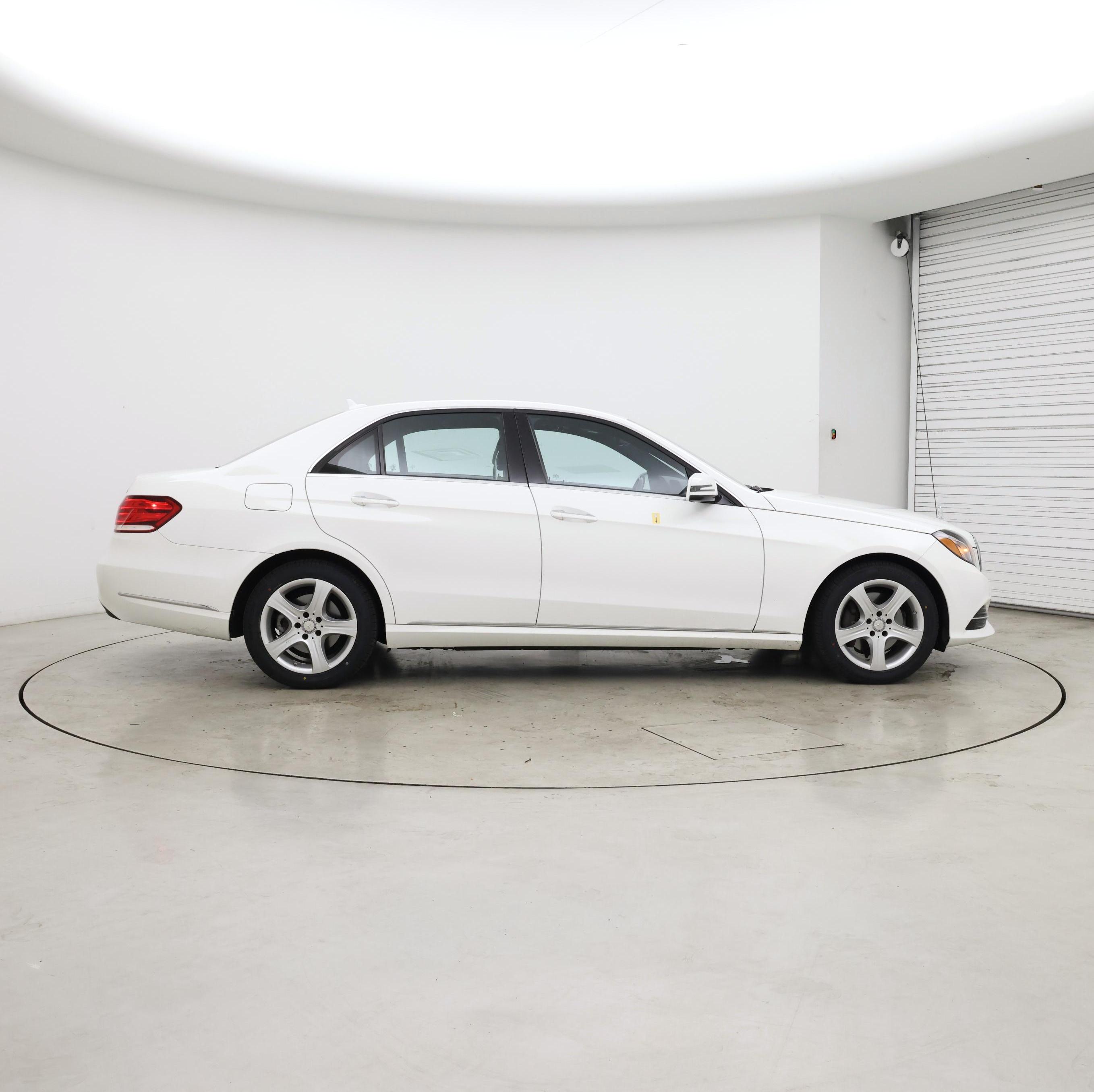 Thumbnail: 2016 Mercedes-Benz E-Class - 7
