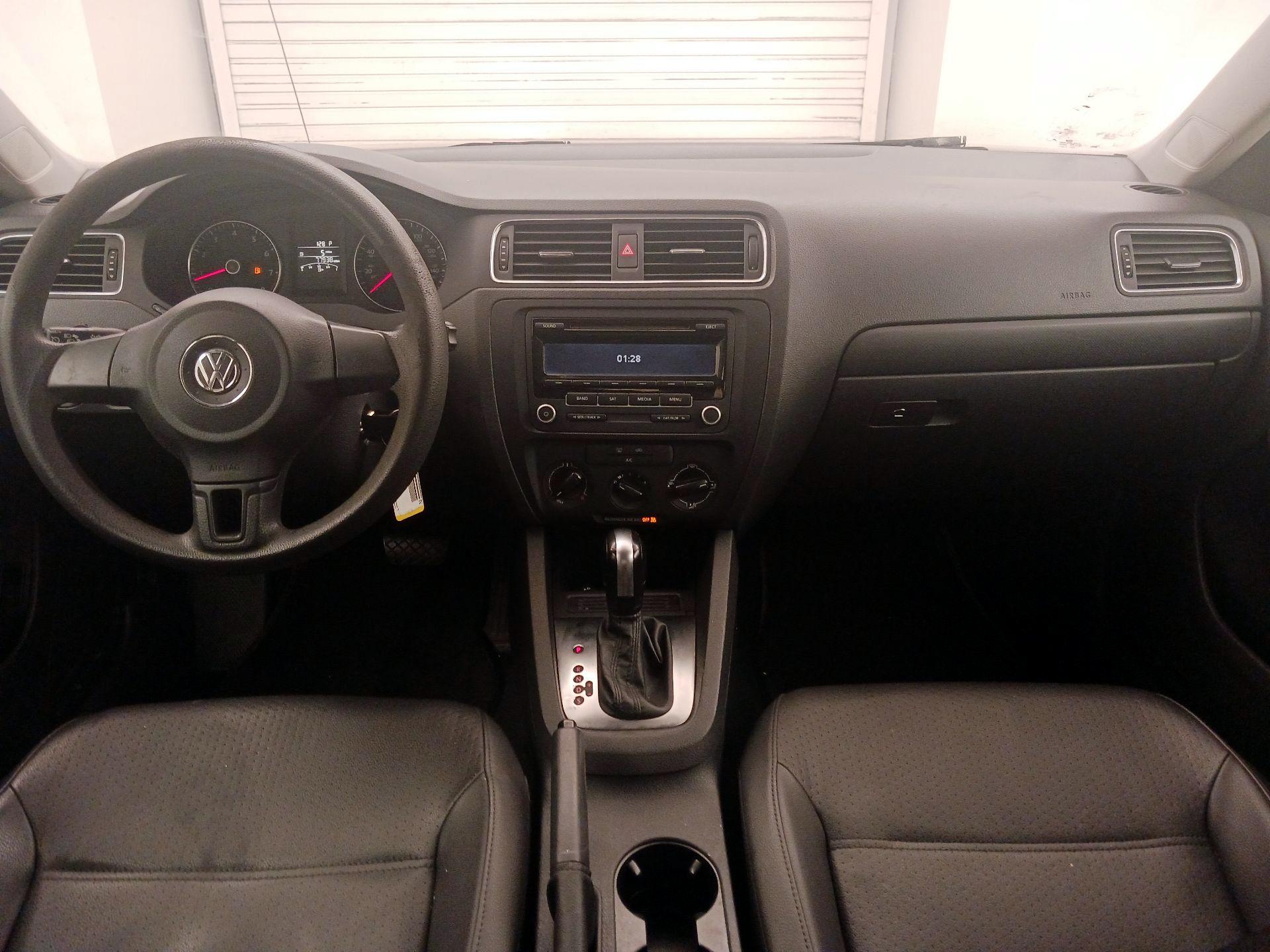 Thumbnail: 2014 Volkswagen Jetta - 9