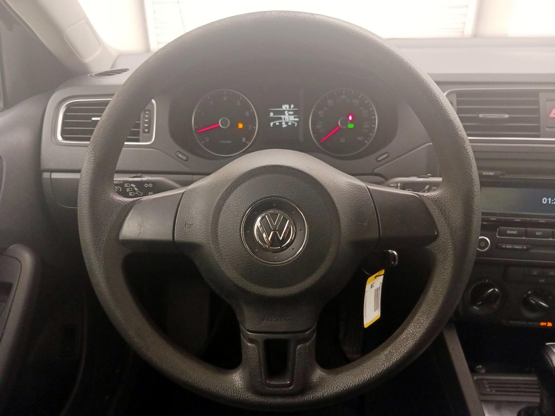 Thumbnail: 2014 Volkswagen Jetta - 10