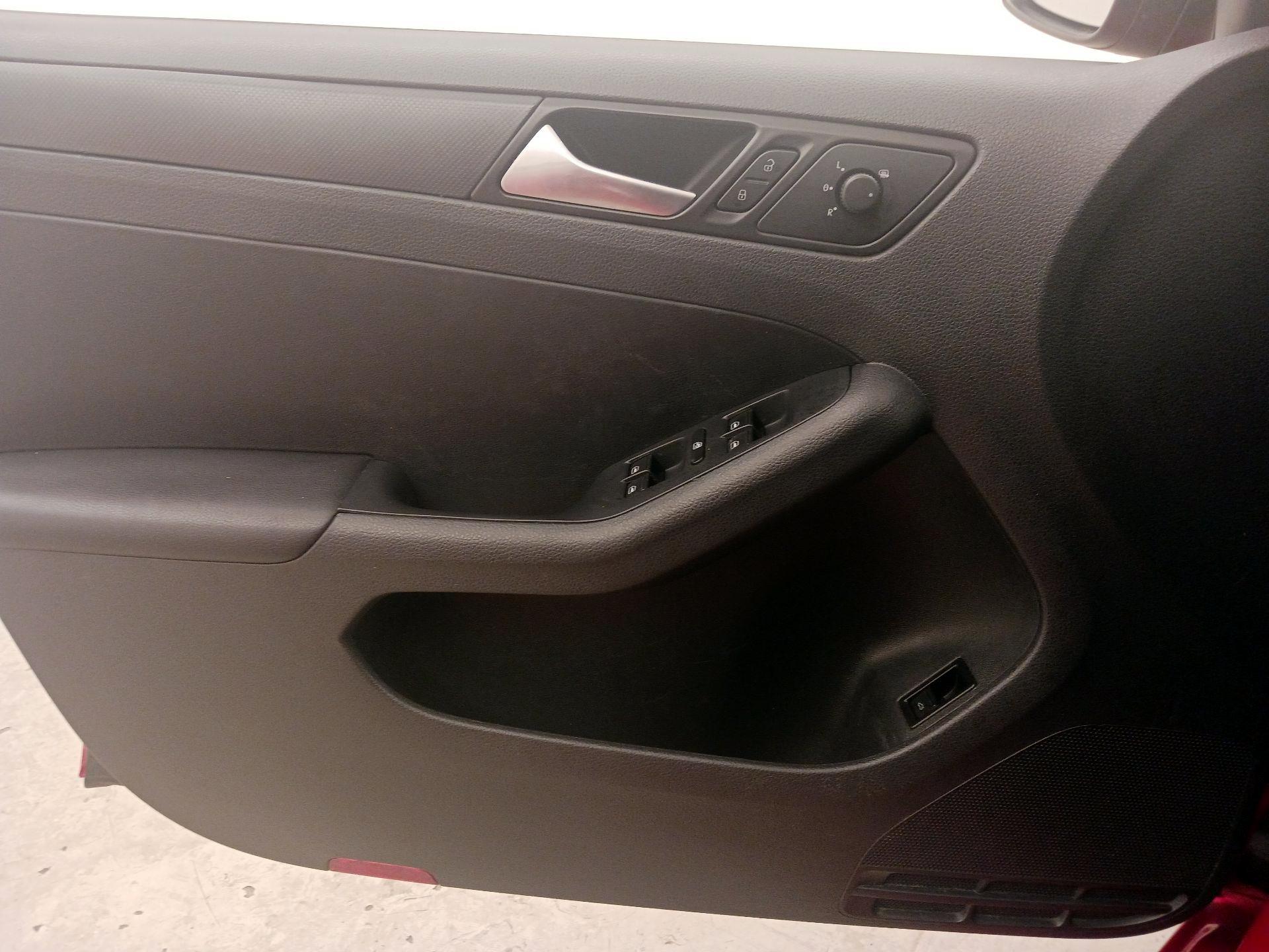 Thumbnail: 2014 Volkswagen Jetta - 12