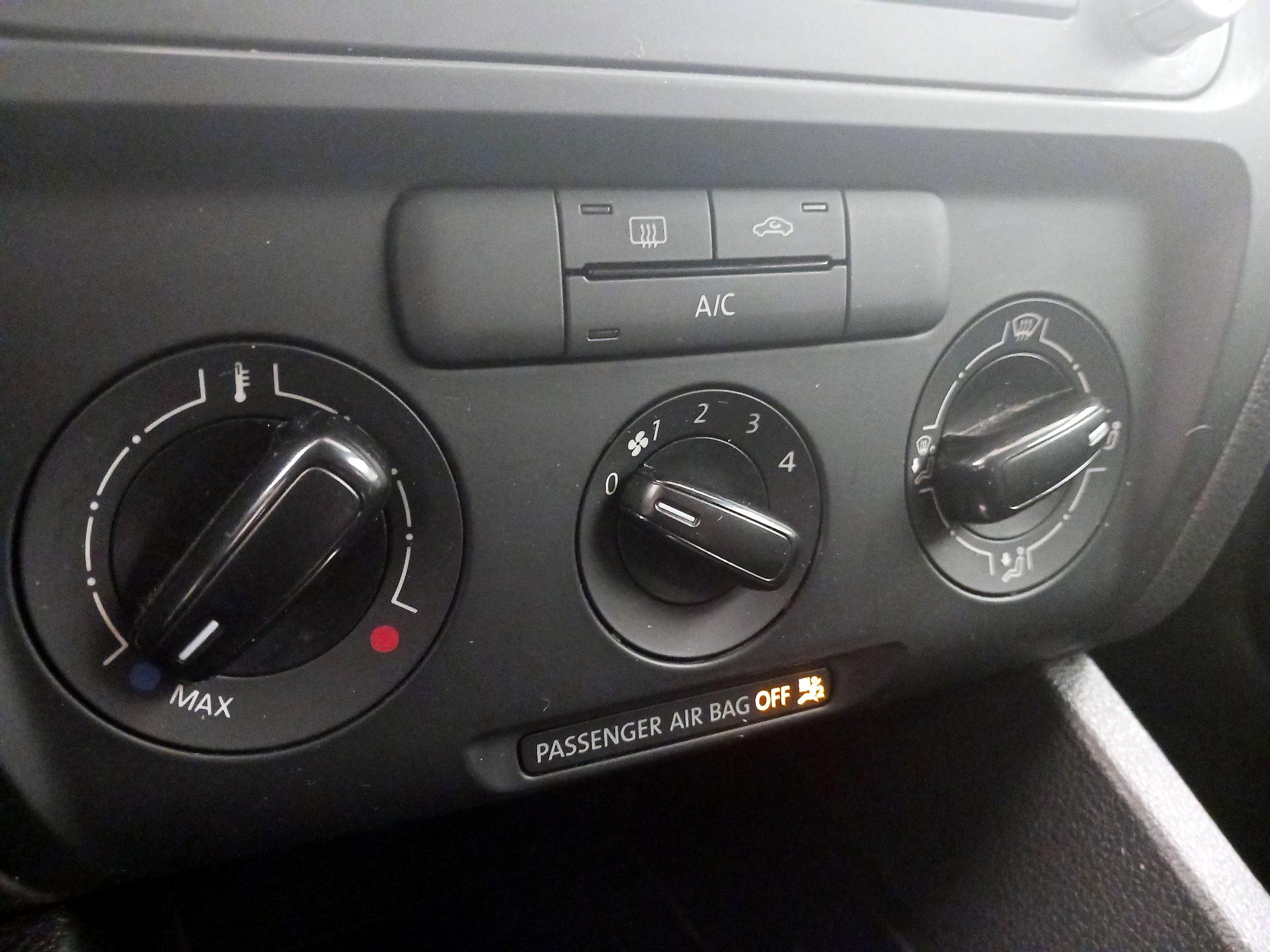 Thumbnail: 2014 Volkswagen Jetta - 15