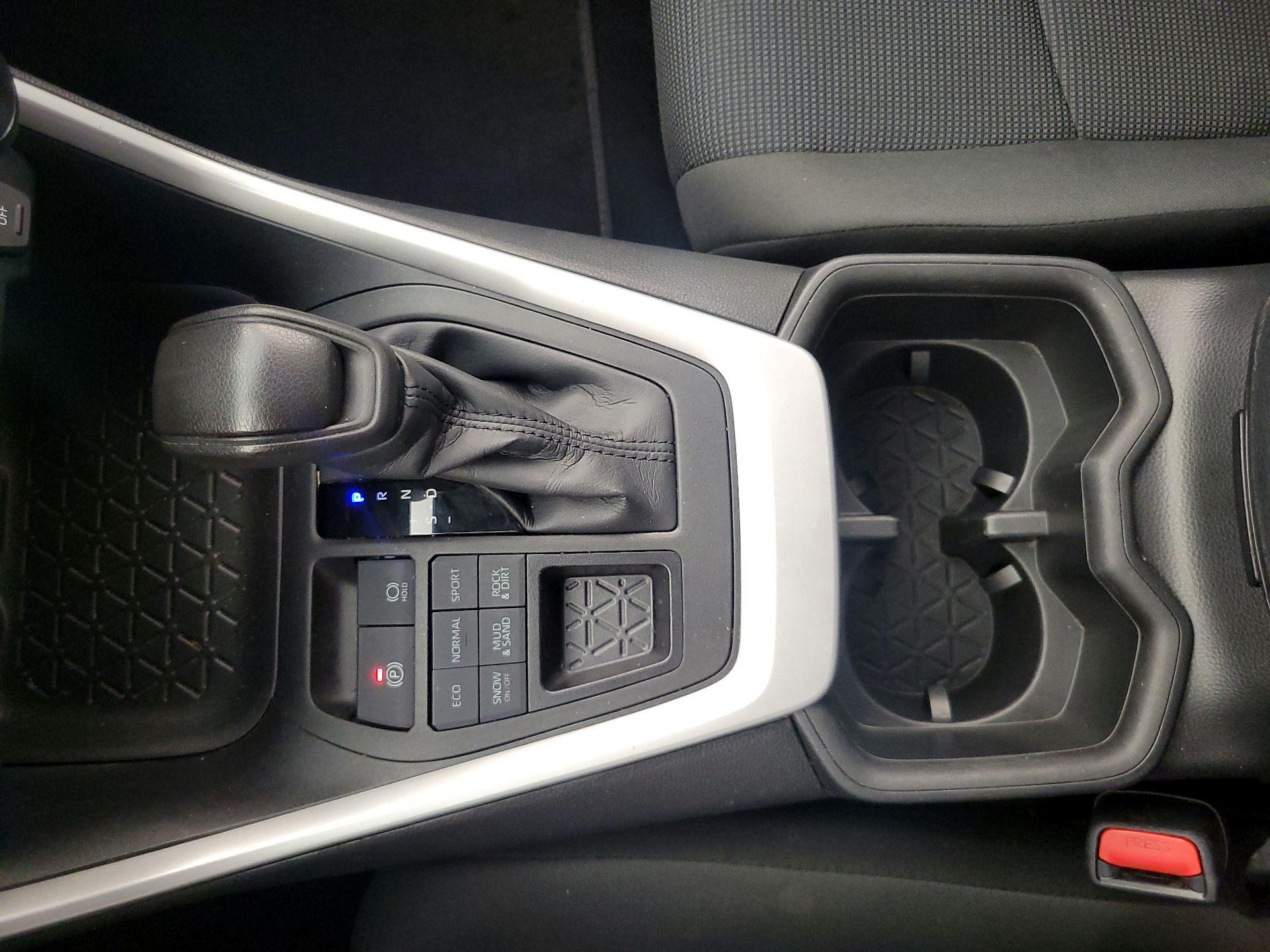Thumbnail: 2022 Toyota RAV4 - 17