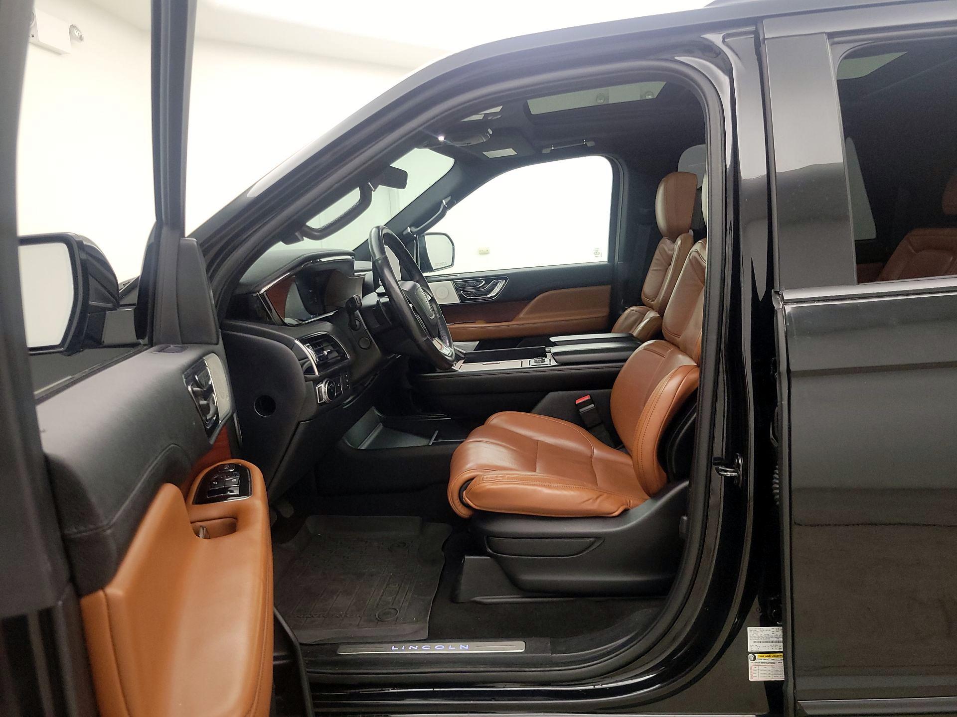 Thumbnail: 2020 Lincoln Navigator L - 11