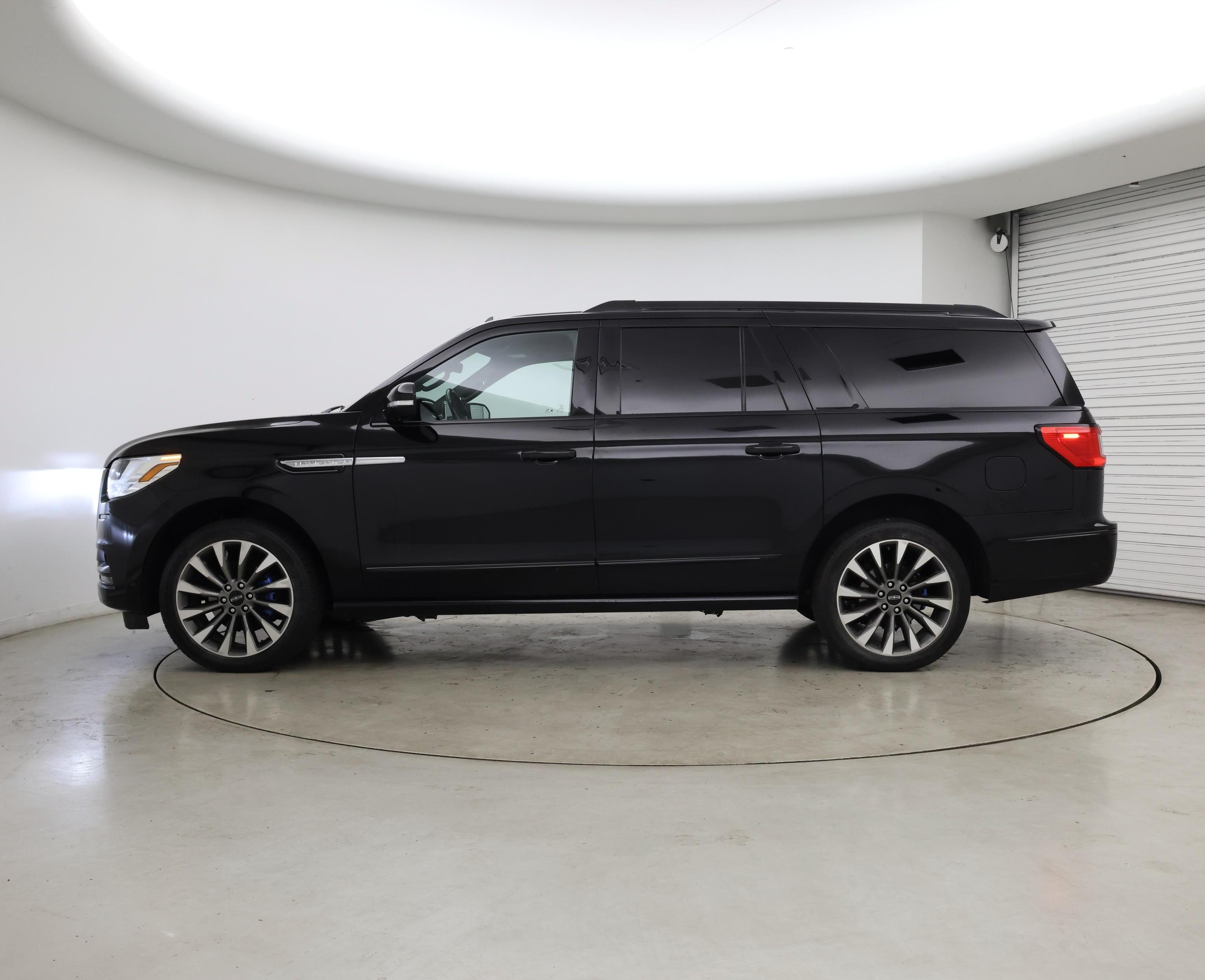 Thumbnail: 2020 Lincoln Navigator L - 3