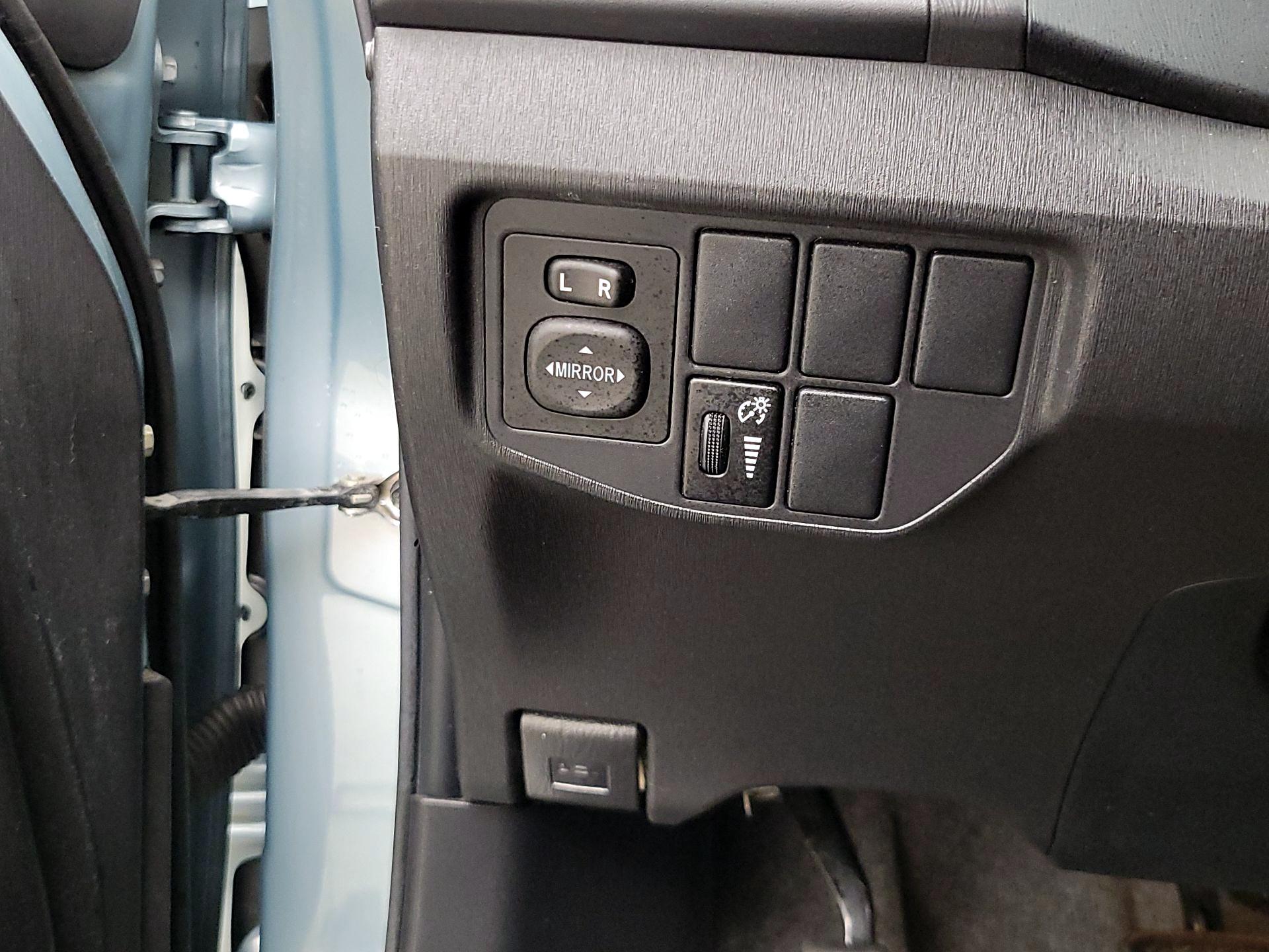 Thumbnail: 2014 Toyota Prius - 13