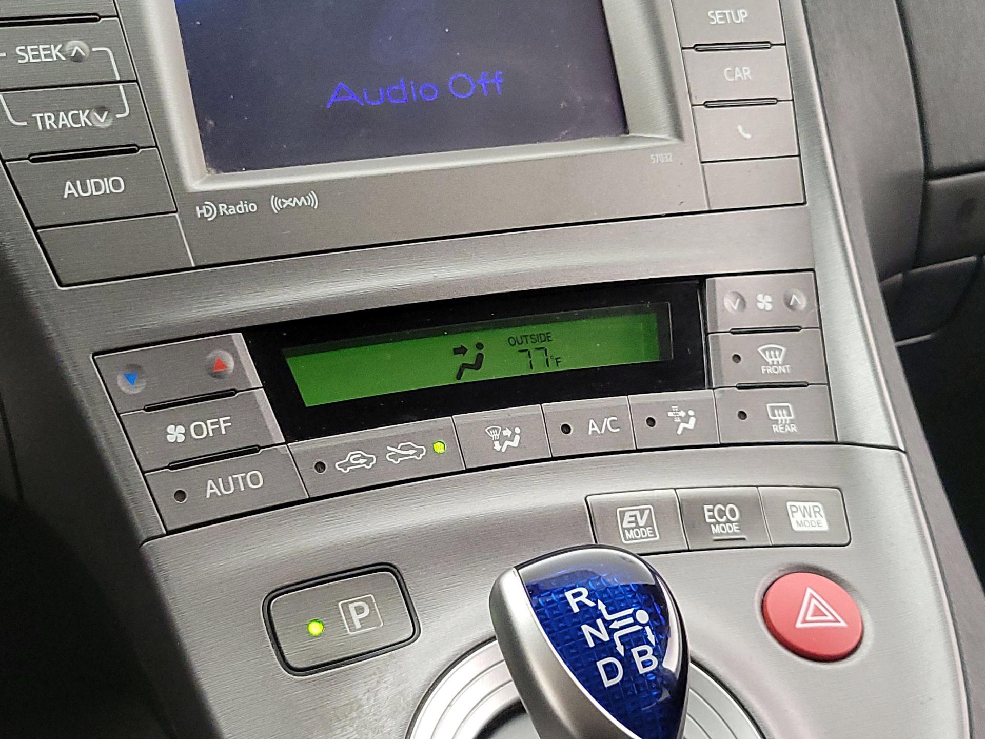 Thumbnail: 2014 Toyota Prius - 17
