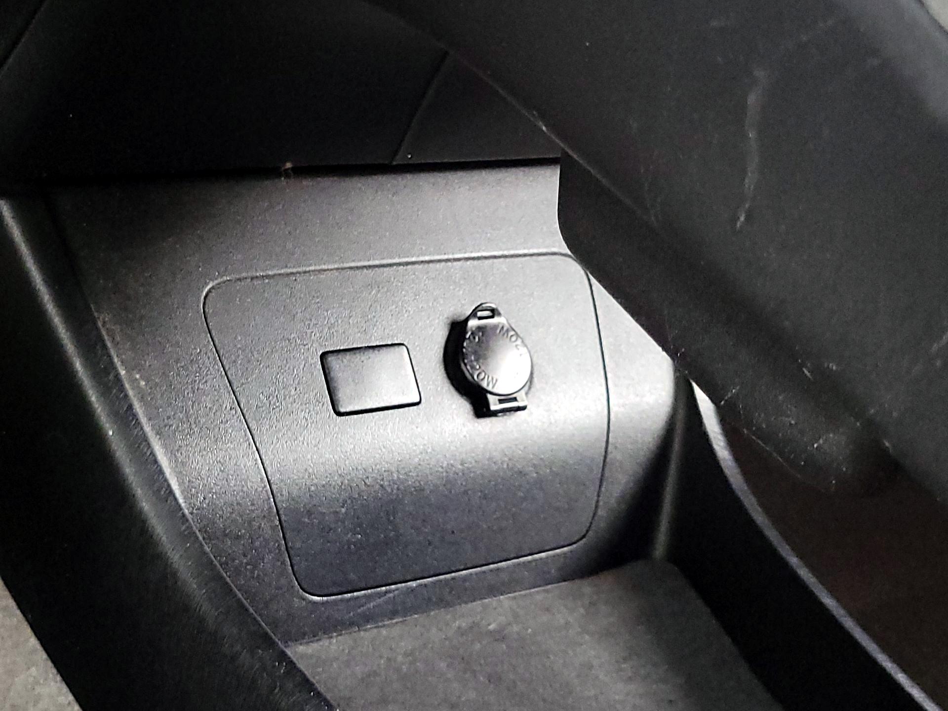 Thumbnail: 2014 Toyota Prius - 19