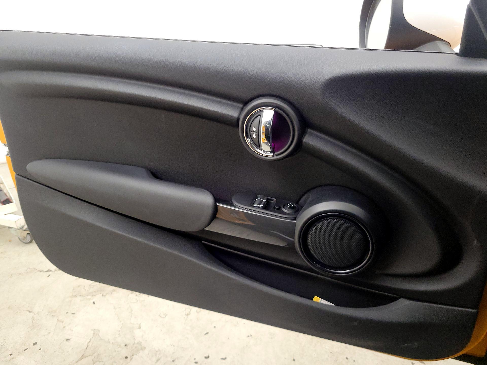 Thumbnail: 2015 MINI Cooper Hardtop - 12