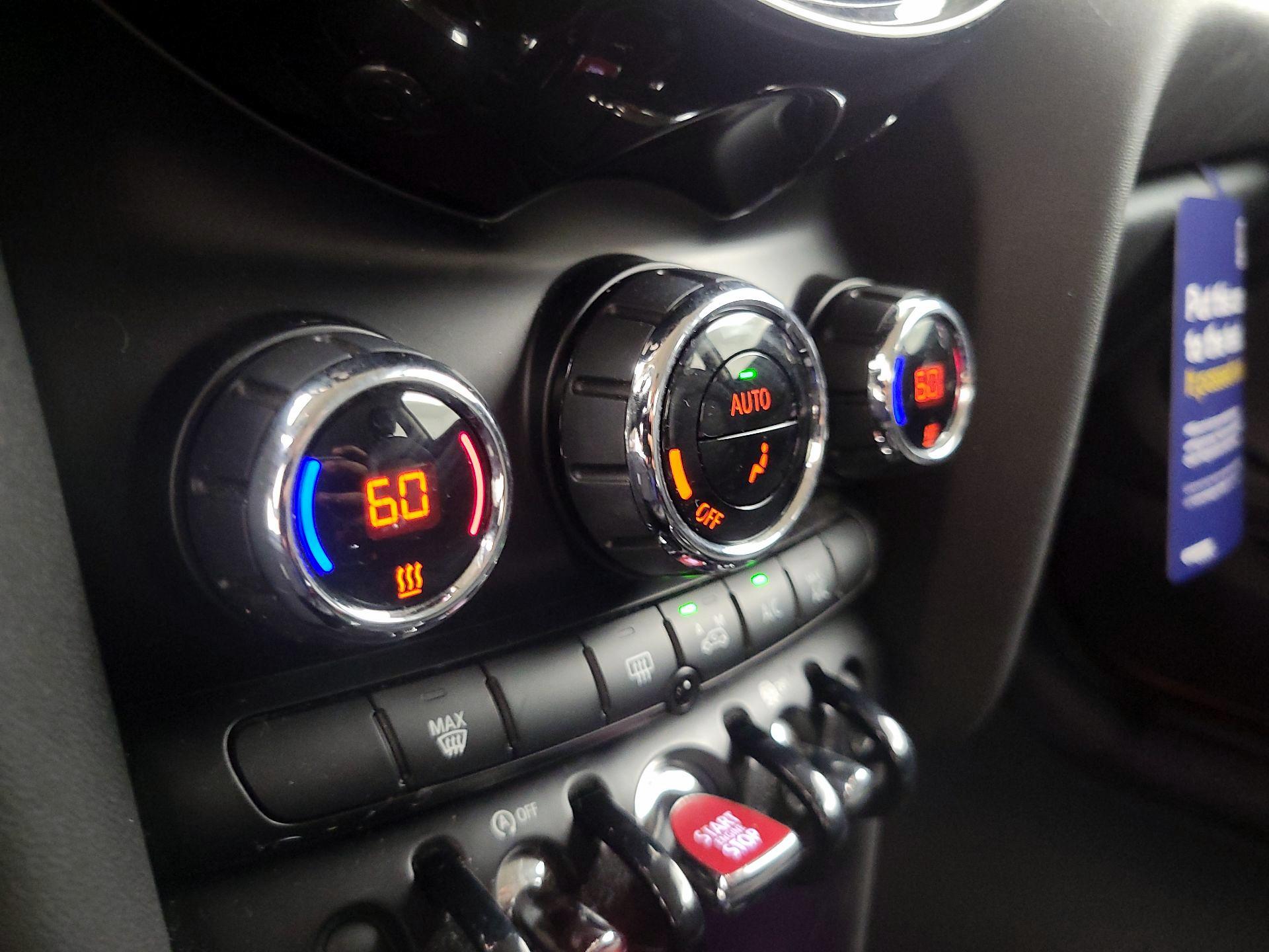 Thumbnail: 2015 MINI Cooper Hardtop - 15