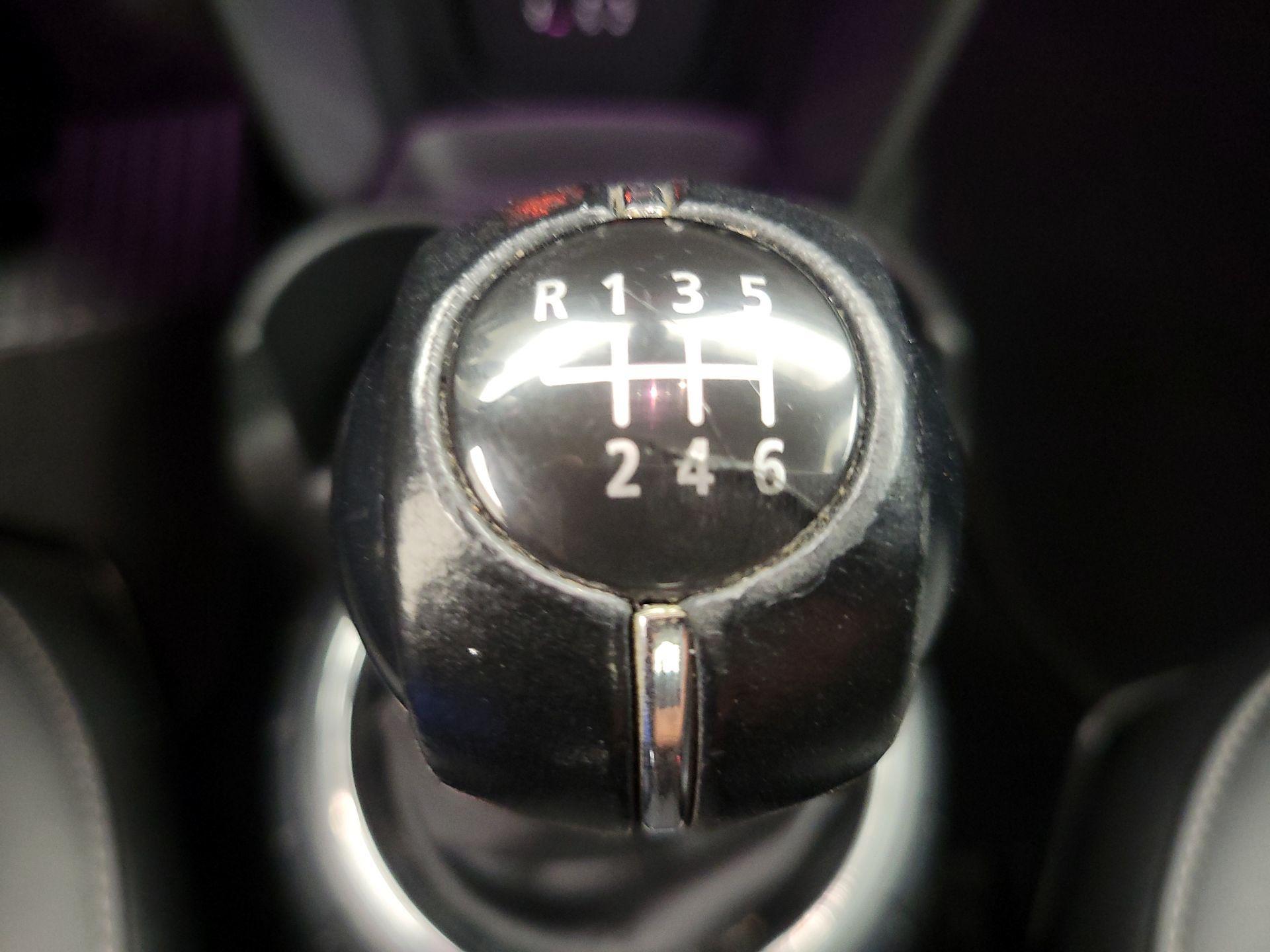 Thumbnail: 2015 MINI Cooper Hardtop - 16